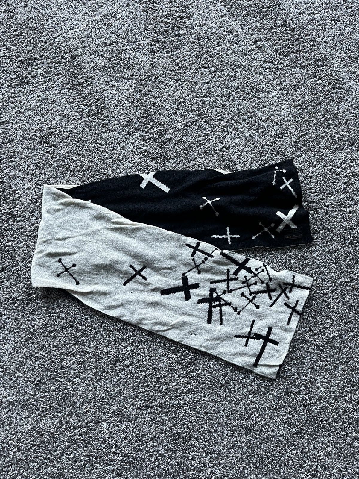 image of Undercover Aw02 Witches Cell Division Cross Scarf in Black/White, Men's