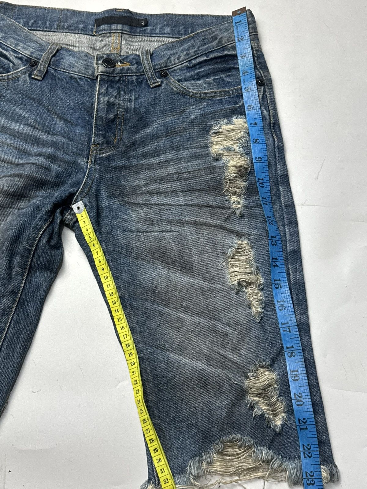 GOSTAR DE FUGA FUGA Distressed Denim Shorts Size US 29 - 6 Thumbnail