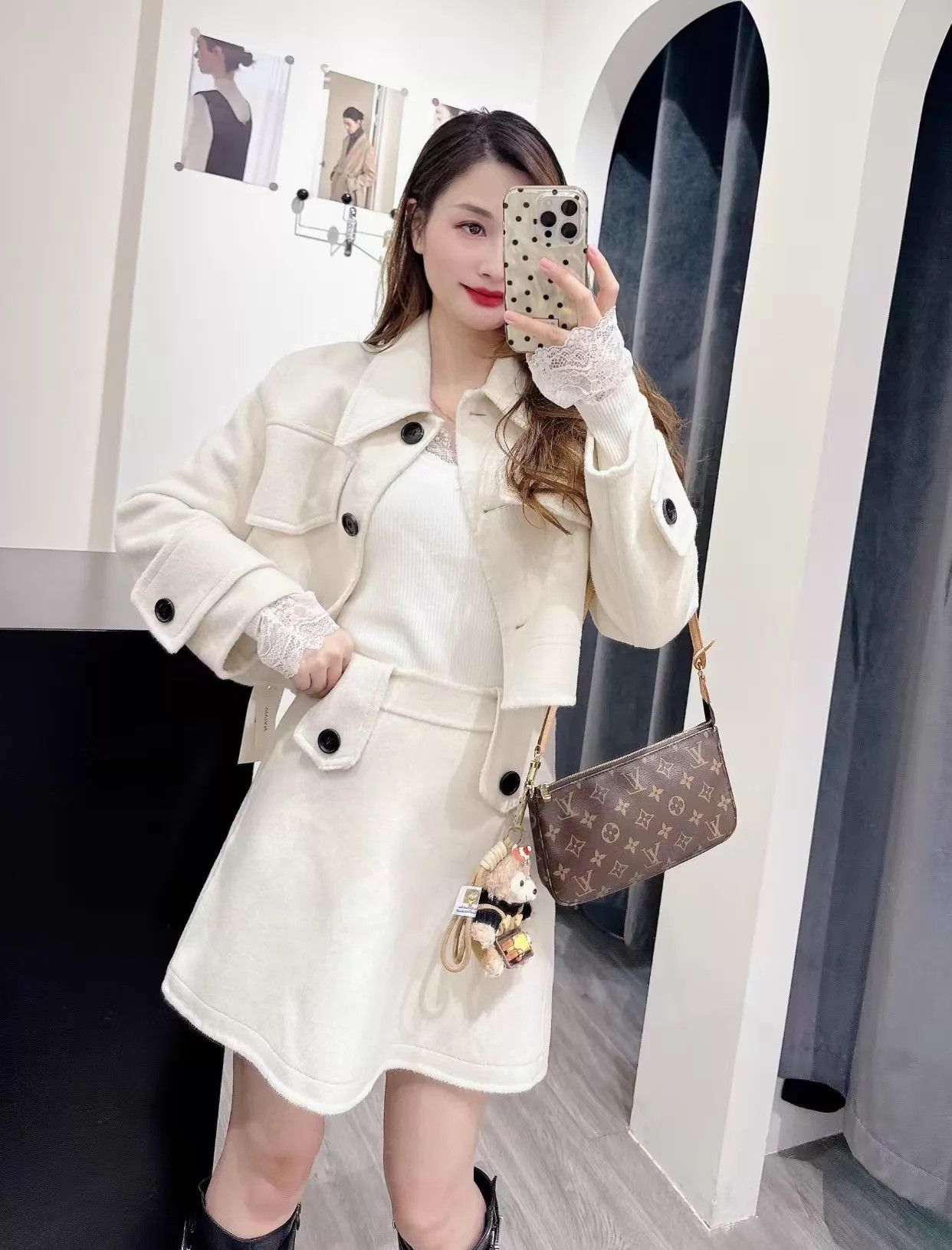 Louis Vuitton LV Monogram Shoulder/Armpit Bag 22x4x13 Mint Chip $900 Size ONE SIZE - 5 Thumbnail