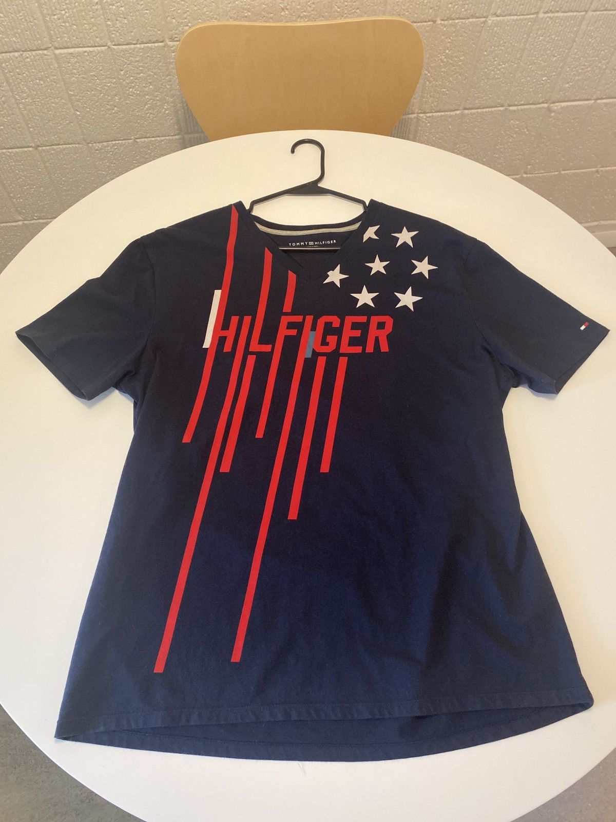 Tommy Hilfiger × Tommy Jeans × Vintage Vintage Tommy Hilfiger mens V-neck shirt Size US L / EU 52-54 / 3 - 1 Thumbnail