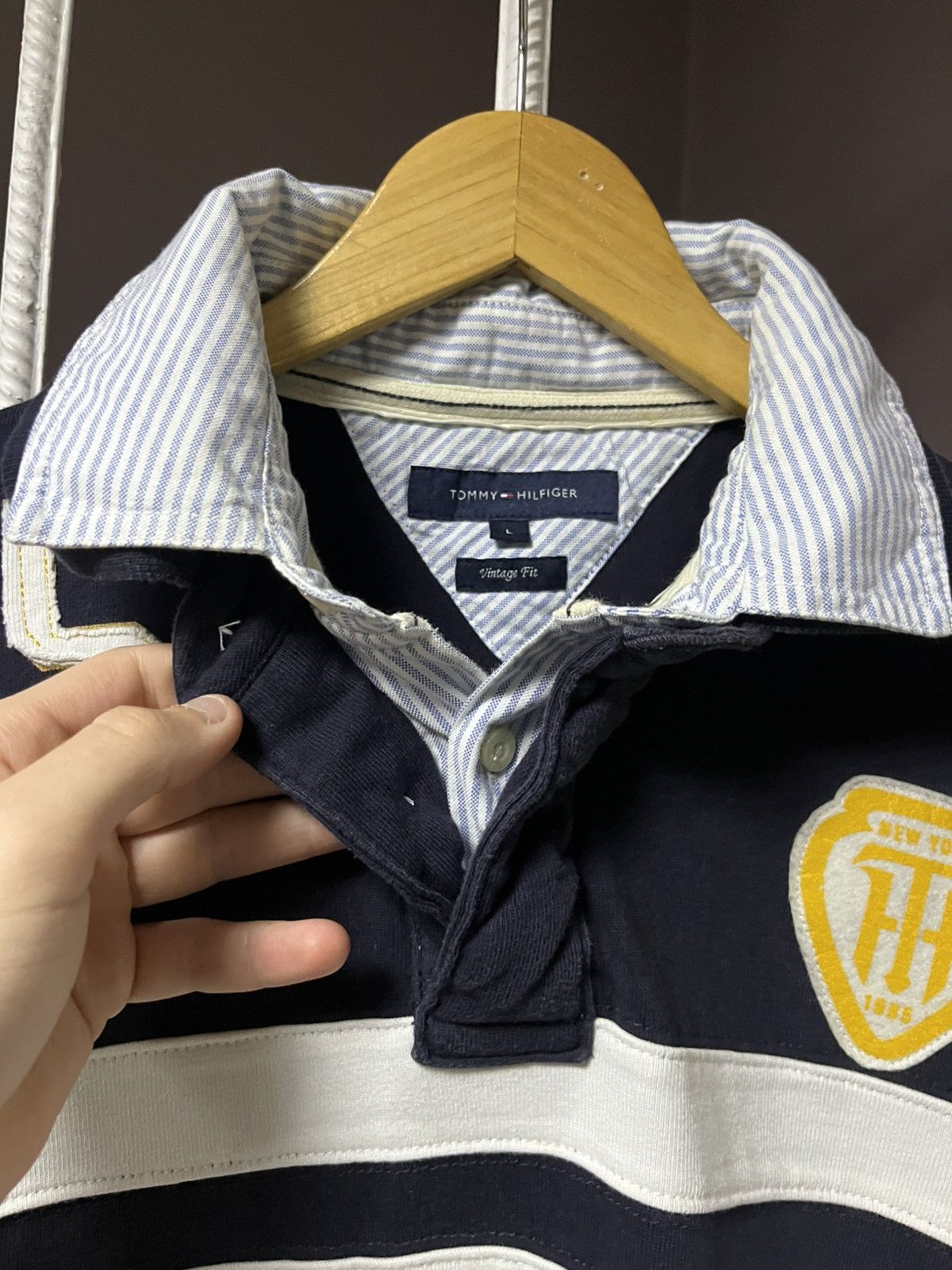 Tommy Hilfiger Tommy Hilfiger Varsity New York University Vintage Fit Polo Size US L / EU 52-54 / 3 - 3 Thumbnail