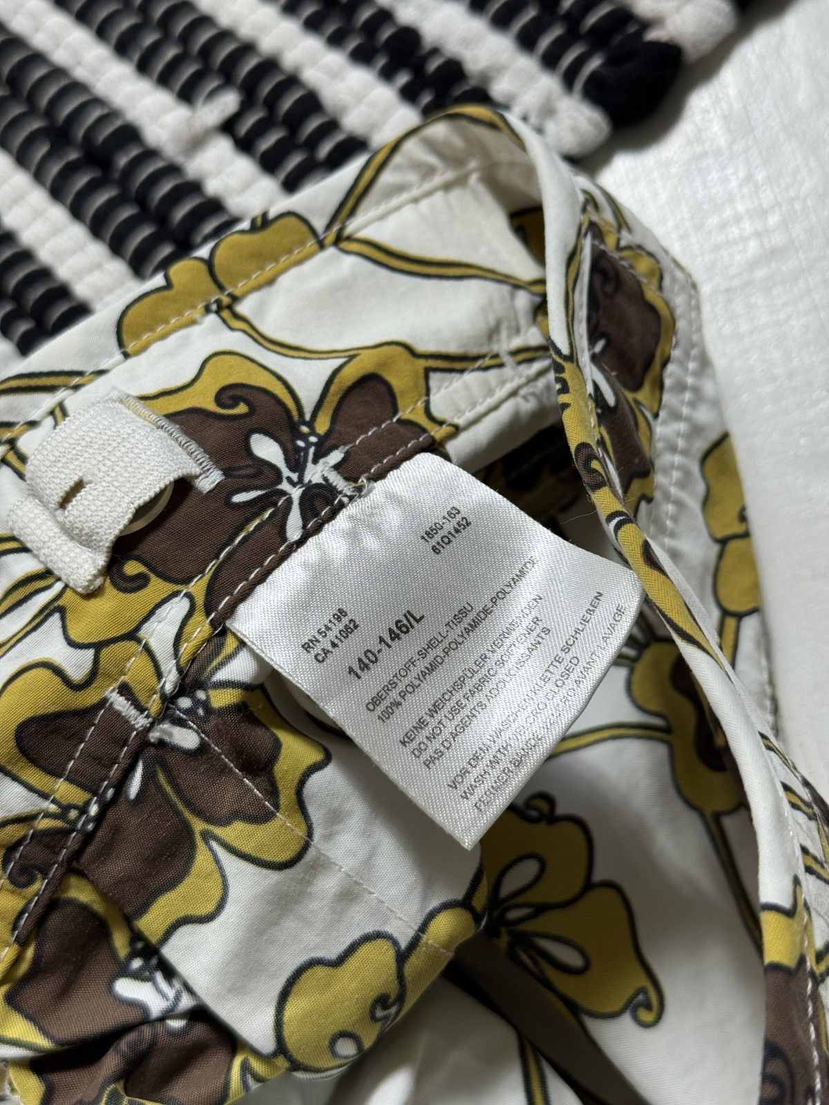 Bogner VINTAGE BOGNER PLEATED FLOWERS PRINTED MINI SKIRT Size 28" / US 6 / IT 42 - 9 Thumbnail