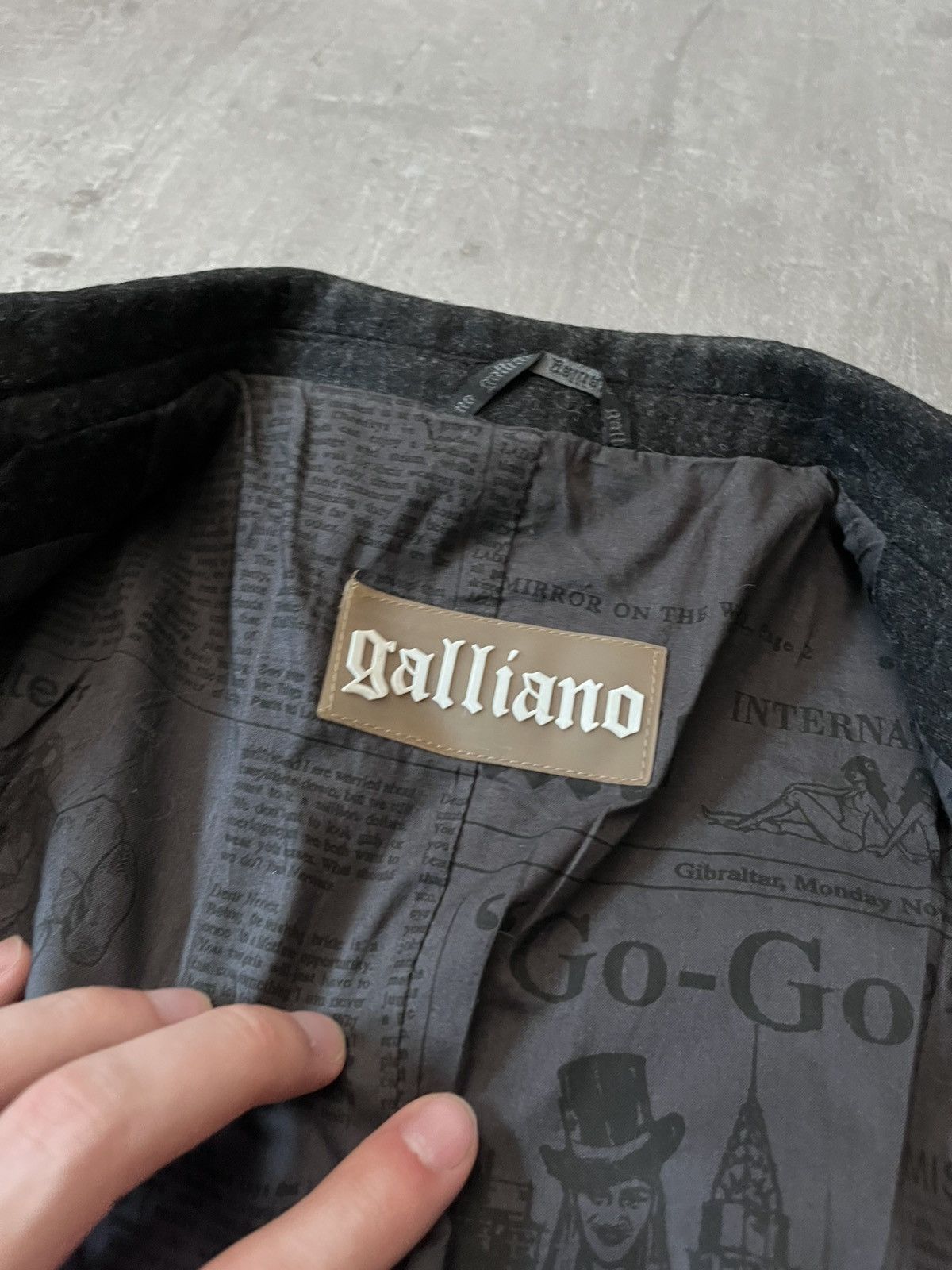 John Galliano John Galliano A/W 2011 wool grey blazer jacket newspaper Size US L / EU 52-54 / 3 - 13 Thumbnail
