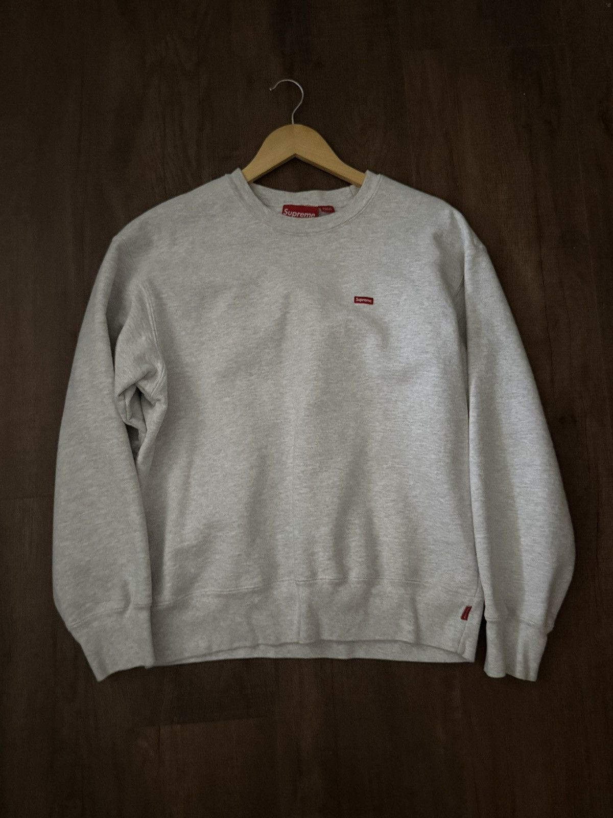 Supreme Supreme Small Box Sweatshirt Grey Medium FW22 Size US S / EU 44-46 / 1 - 2 Thumbnail