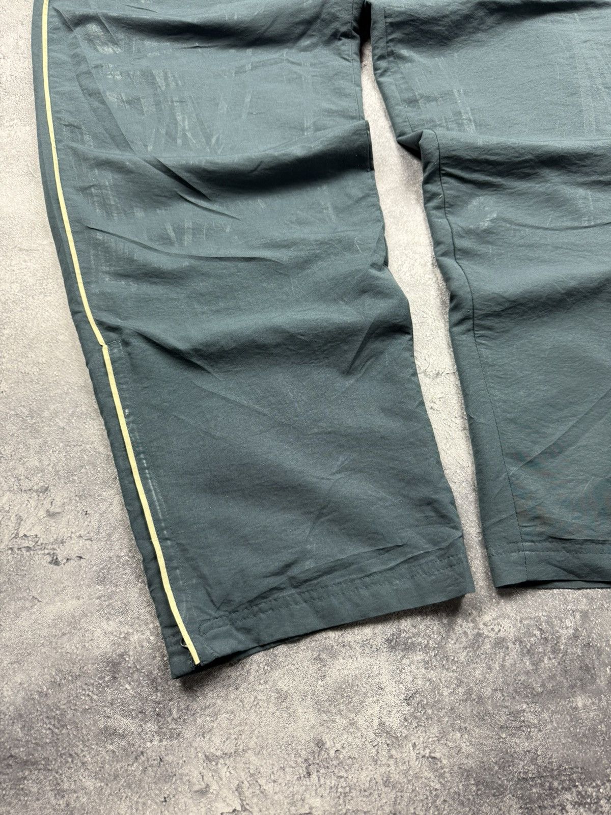 Nike Nike Vintage Track Pants Swoosh Y2K Baggy Sweatpants Hype Size US 36 / EU 52 - 11 Thumbnail