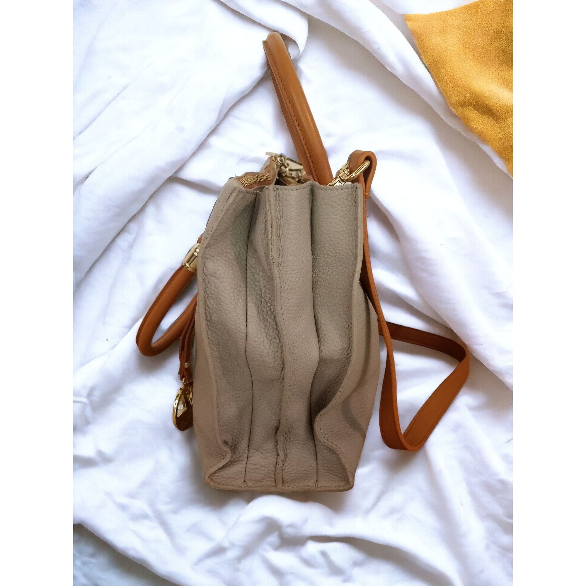 Designer Valentina Tradizone Italiana Beige Pebbled Leather Crossbody Size ONE SIZE - 4 Thumbnail