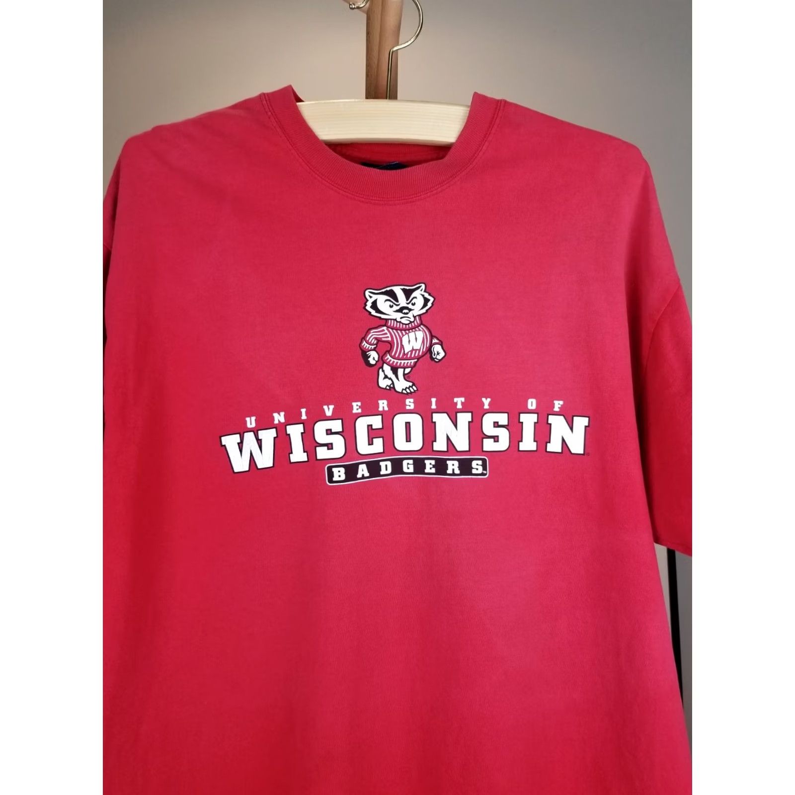 NCAA VINTAGE 90' UNIVERSITY OF WISCONSIN BADGERS RED NCAA COTTON T-SHIRT SZ XL Size US XL / EU 56 / 4 - 2 Thumbnail