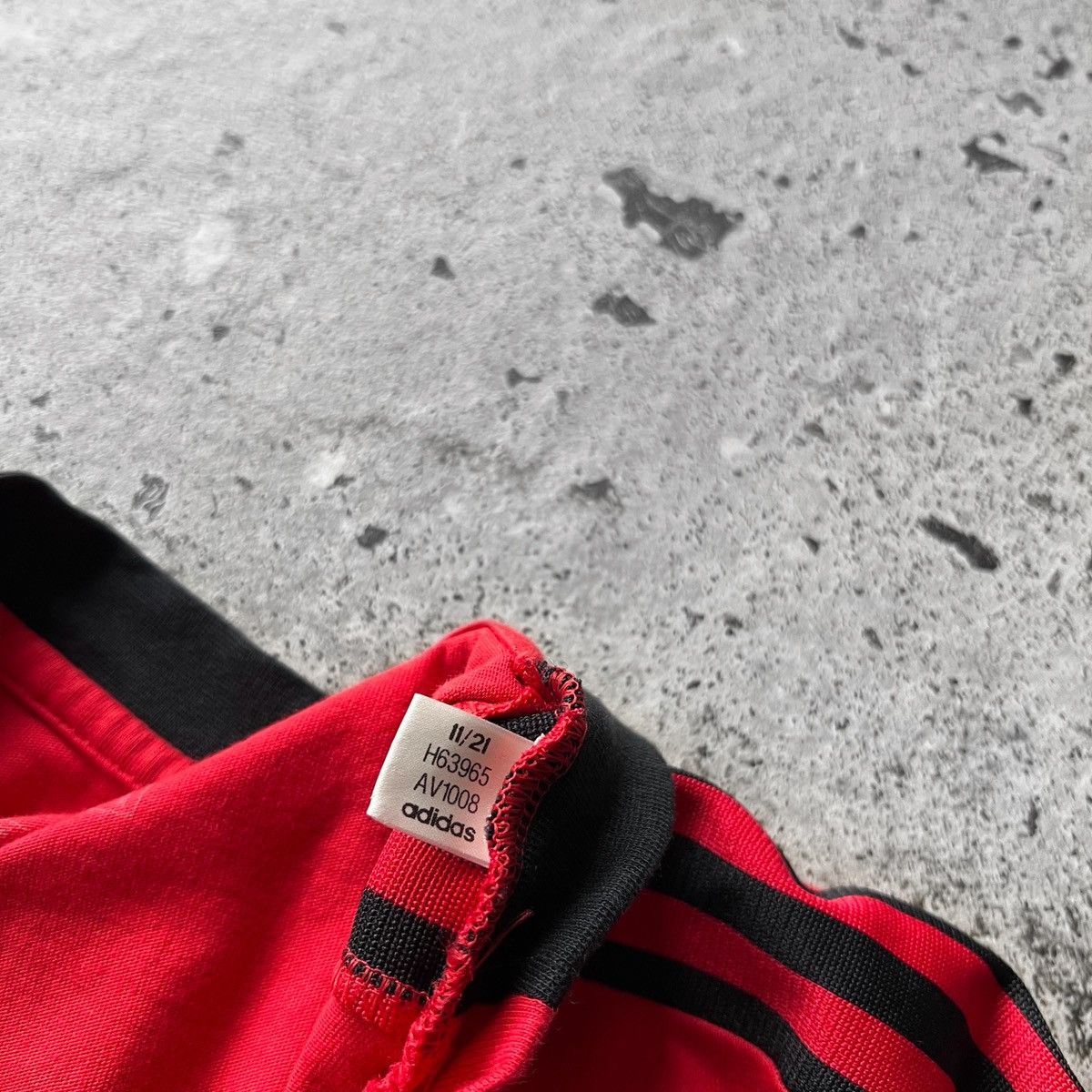 Adidas Adidas x FC Manchester United 2021/22 Red Cotton SS T-Shirt Size US S / EU 44-46 / 1 - 5 Thumbnail