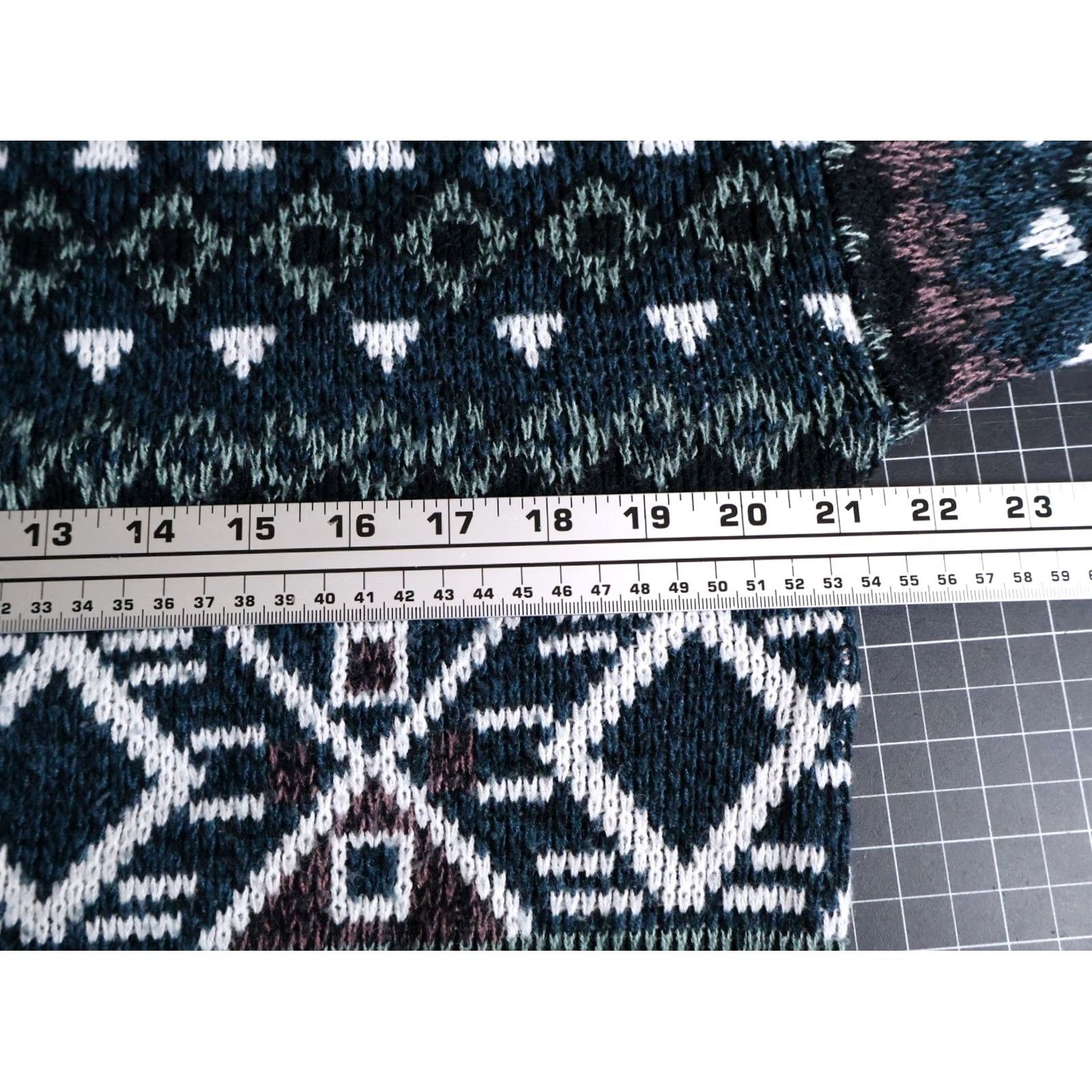 Vintage VINTAGE Today's News Sweater Women Medium Green Acrylic Knit Aztec VTG Crewneck 90s Geometric Pattern Pullover Size M / US 6-8 / IT 42-44 - 5 Thumbnail
