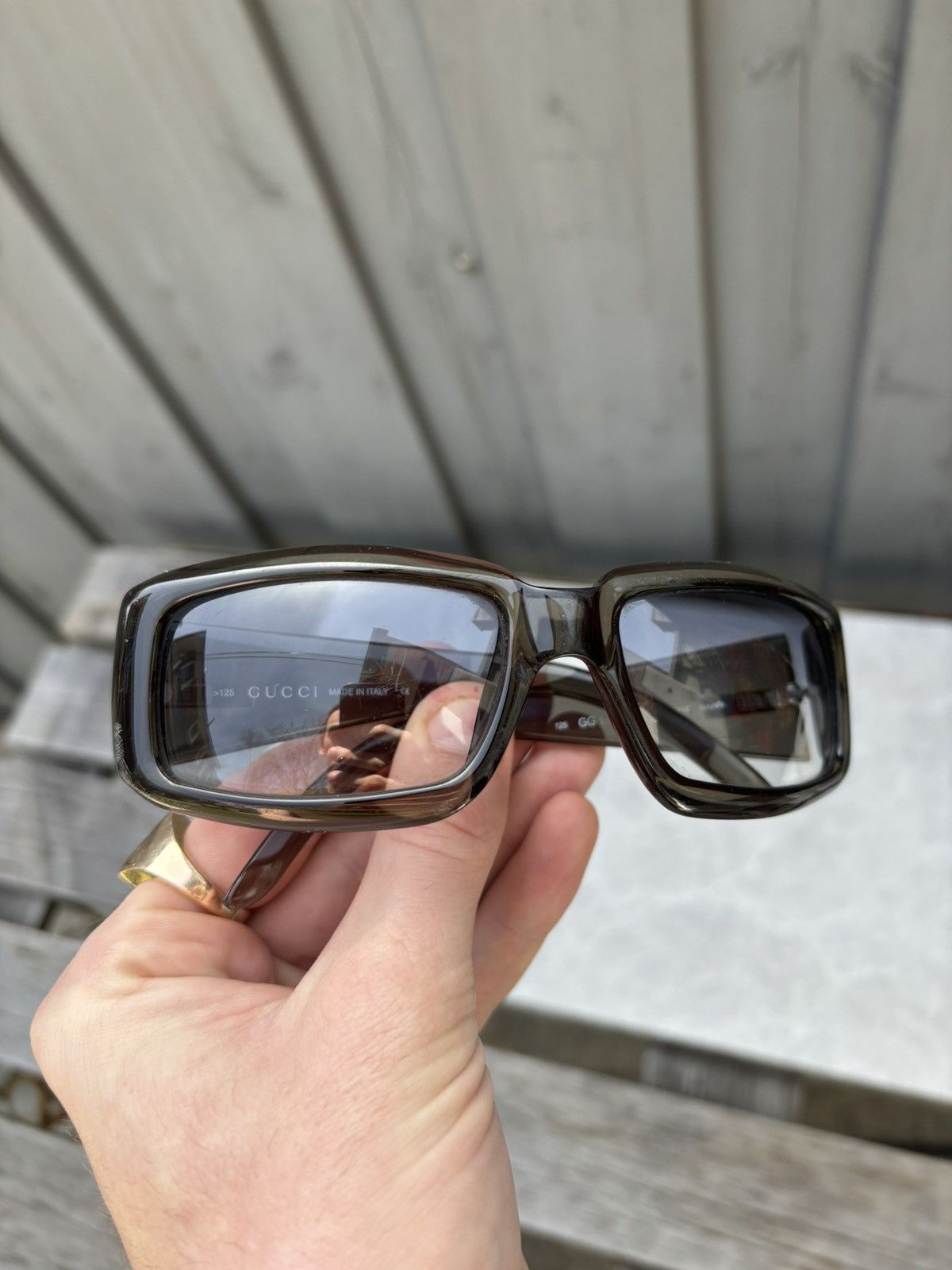 Gucci hand sunglasses online