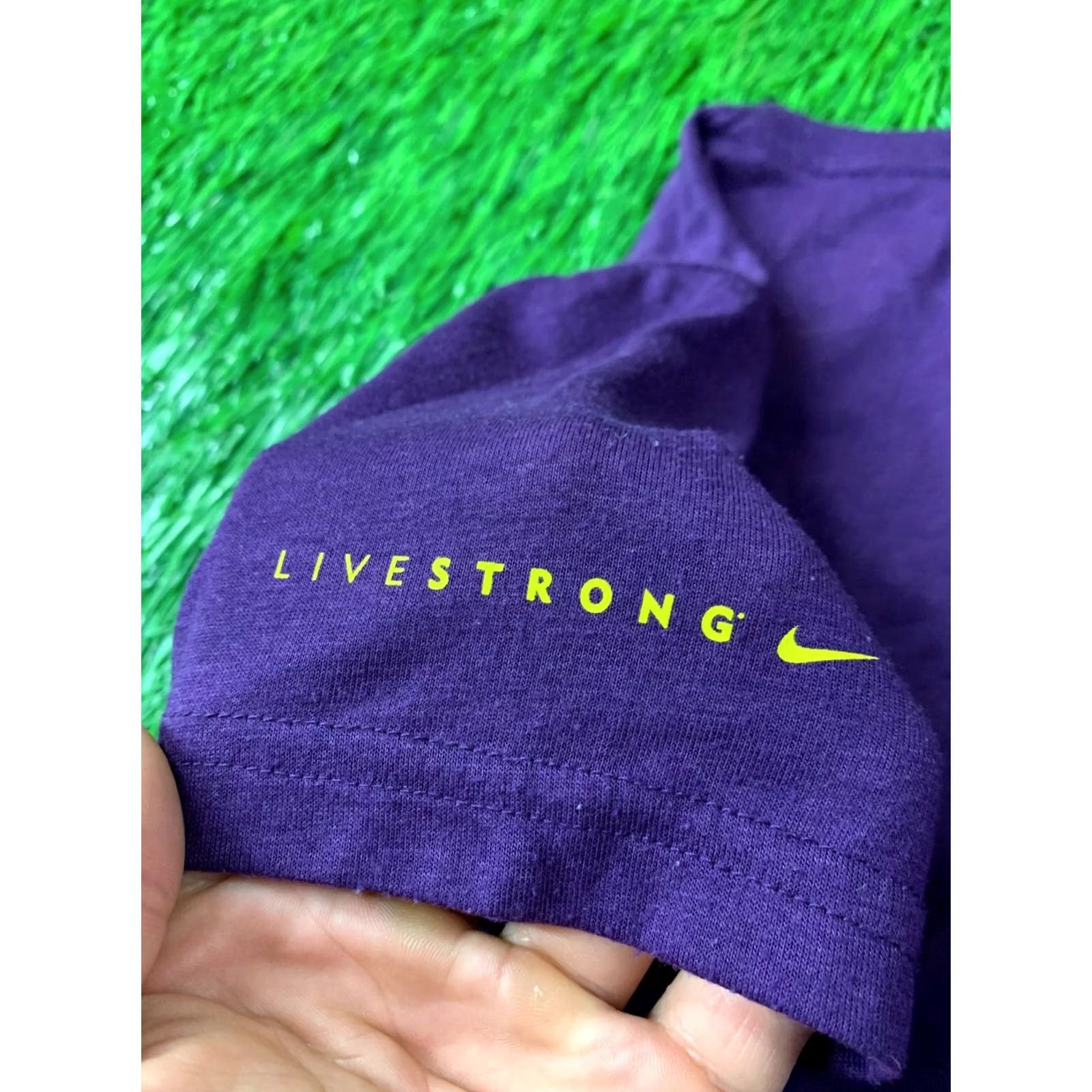Nike Nike LIVESTRONG DRI-FIT 2013 ORIGINAL RUN TRAINING WOMEN SHIRT JERSEY M Violet LiveSTRONG Nike Dri-FIT Women Running Shirt Jersey M Women Shirts Size M / US 6-8 / IT 42-44 - 4 Thumbnail