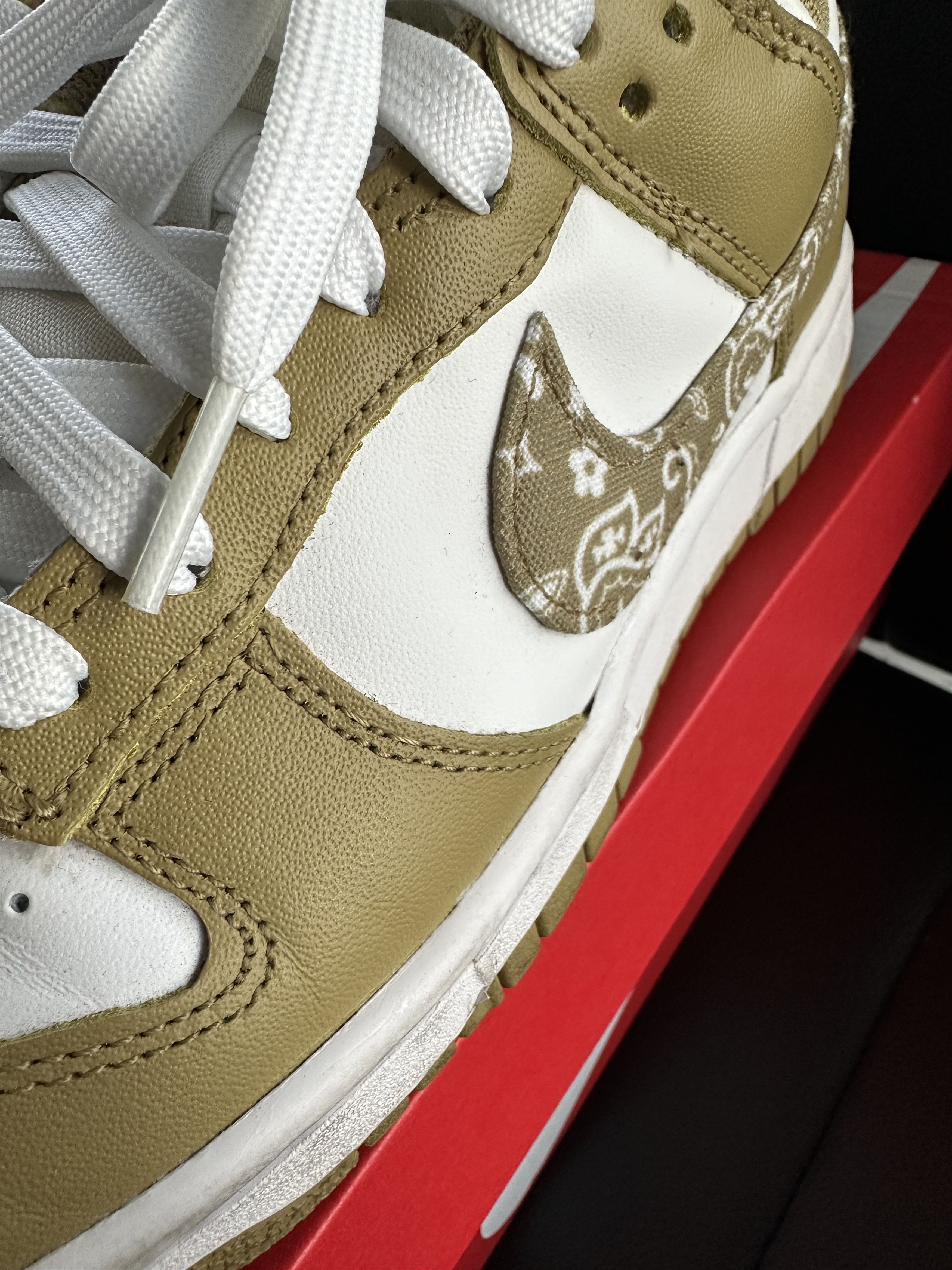 Nike PREOWNED WMNS NIKE DUNK LOW ESS "PAISLEY PACK BARLEY" Size US 7.5 / IT 37.5 - 7 Thumbnail