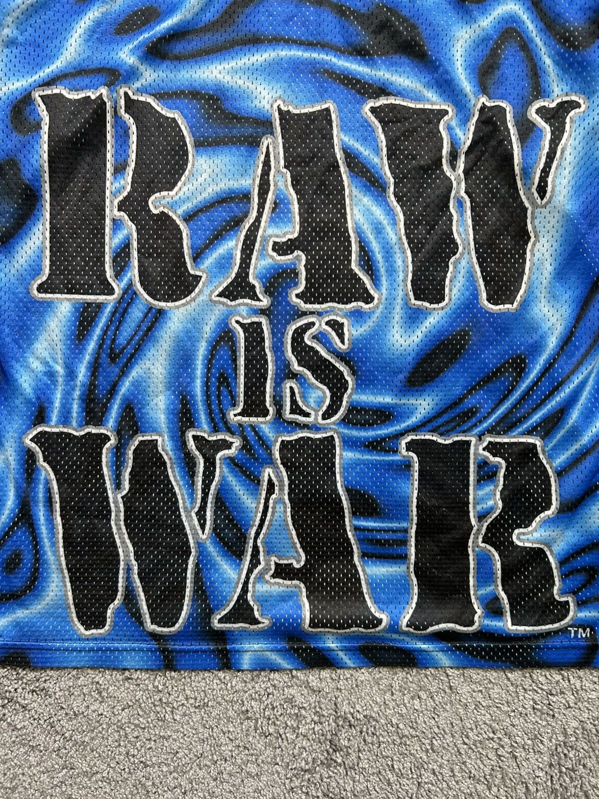 Vintage Vintage 90s WWE Stone Cold Jersey Raw is War 1999 Size US L / EU 52-54 / 3 - 8 Thumbnail