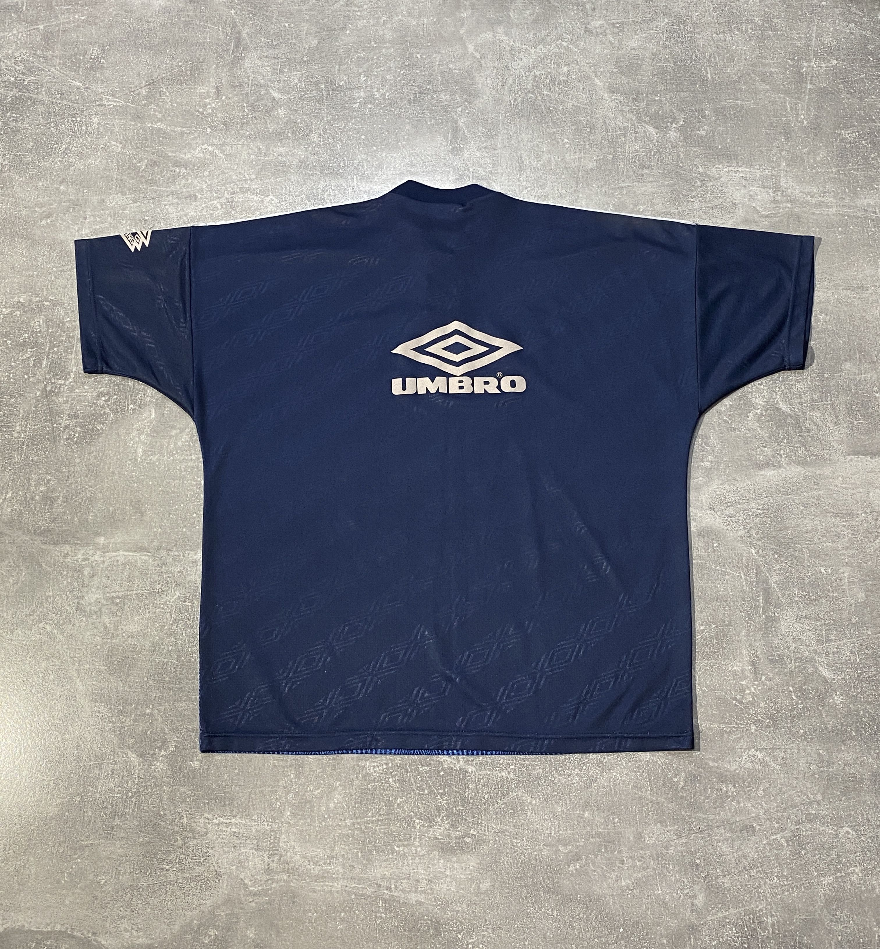 Umbro Vintaage 90s UMBRO Center Logo Monogram Soccer Jersey Size US L / EU 52-54 / 3 - 7 Thumbnail