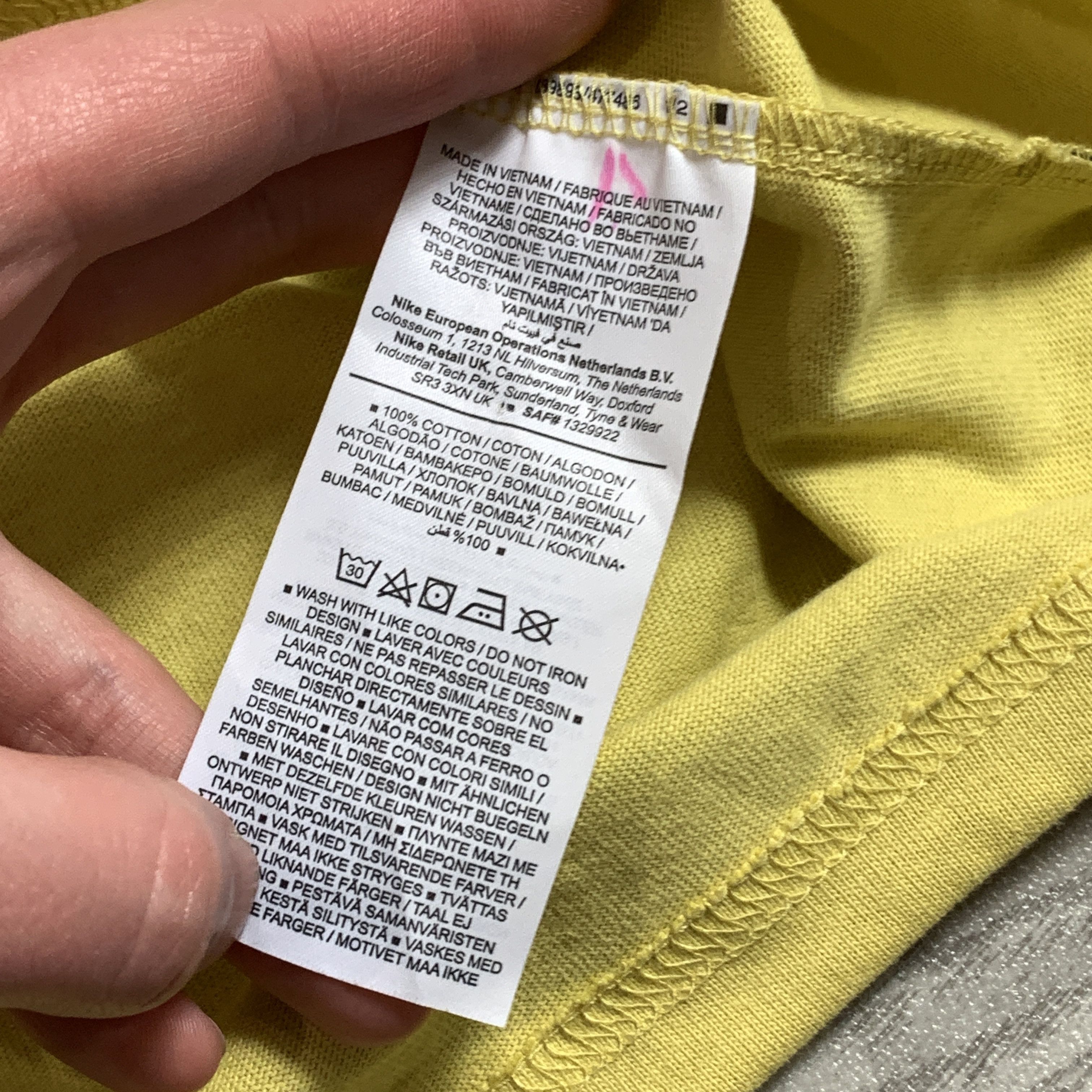 Nike Nike NSW Premium Centre Swoosh Yellow Oversize Tee Shirt L Size US L / EU 52-54 / 3 - 7 Thumbnail