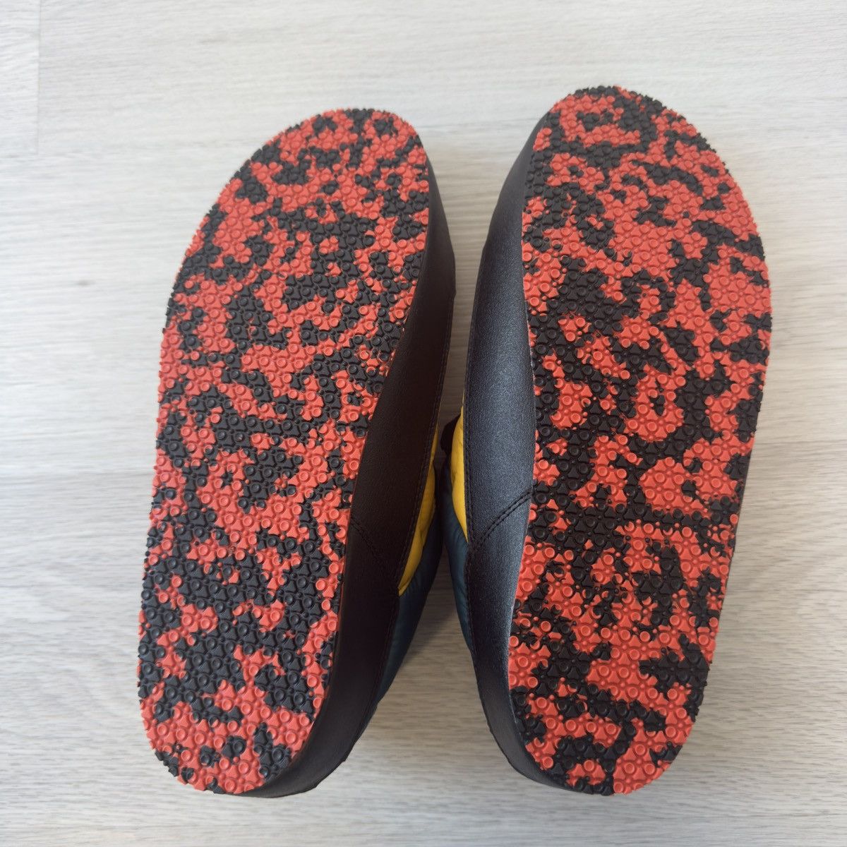New Balance New Balance Moc v2 slipper sneakers Size US 13 / EU 46 - 13 Thumbnail