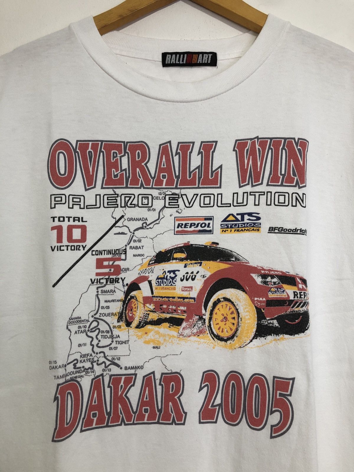Vintage Vintage Dakar Pajero Mitsubishi Ralli art T-Shirt Size US L / EU 52-54 / 3 - 2 Thumbnail
