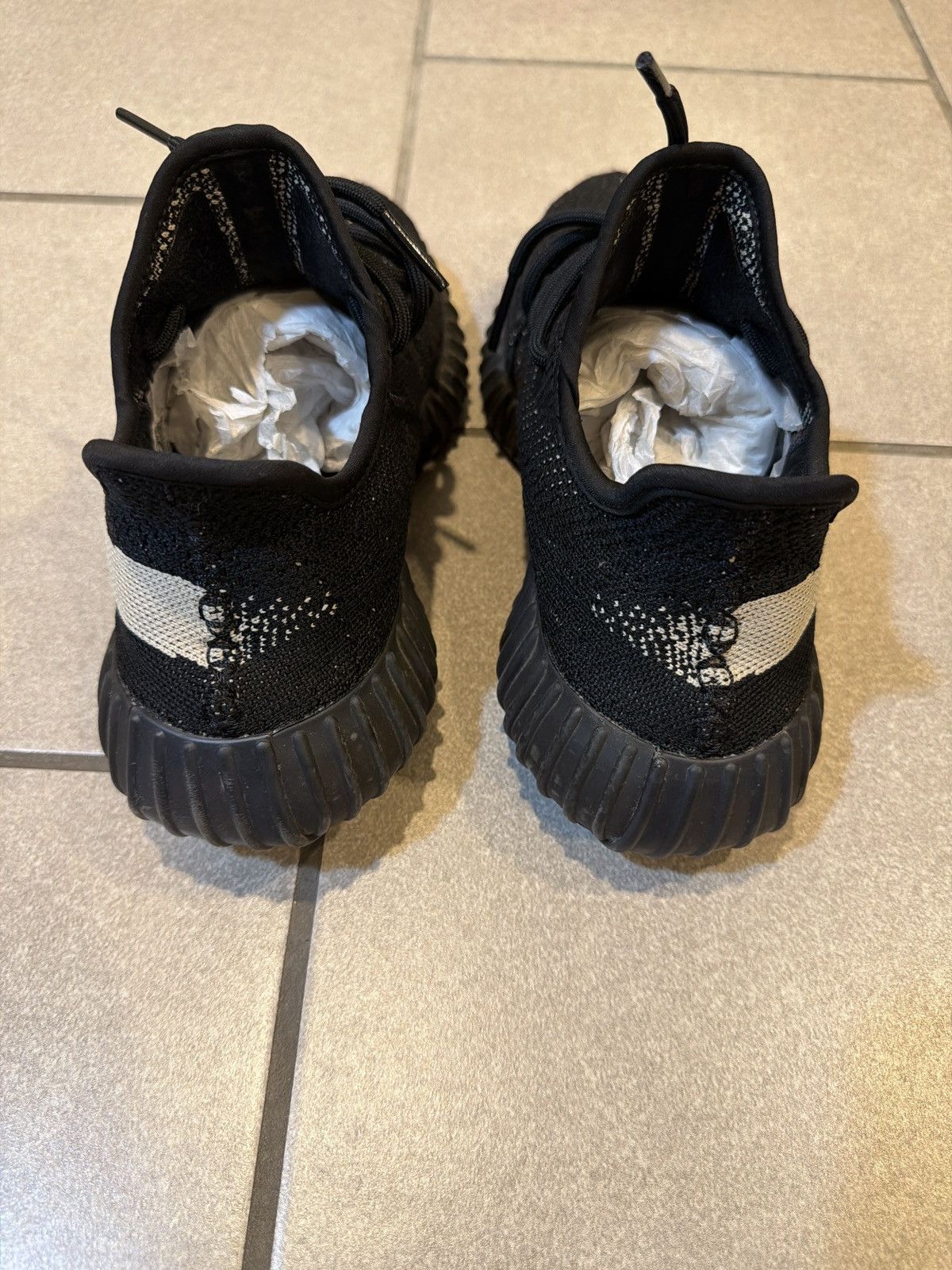 Yeezy Yeezy 350 V2 Oreo Size US 8 / EU 41 - 5 Thumbnail
