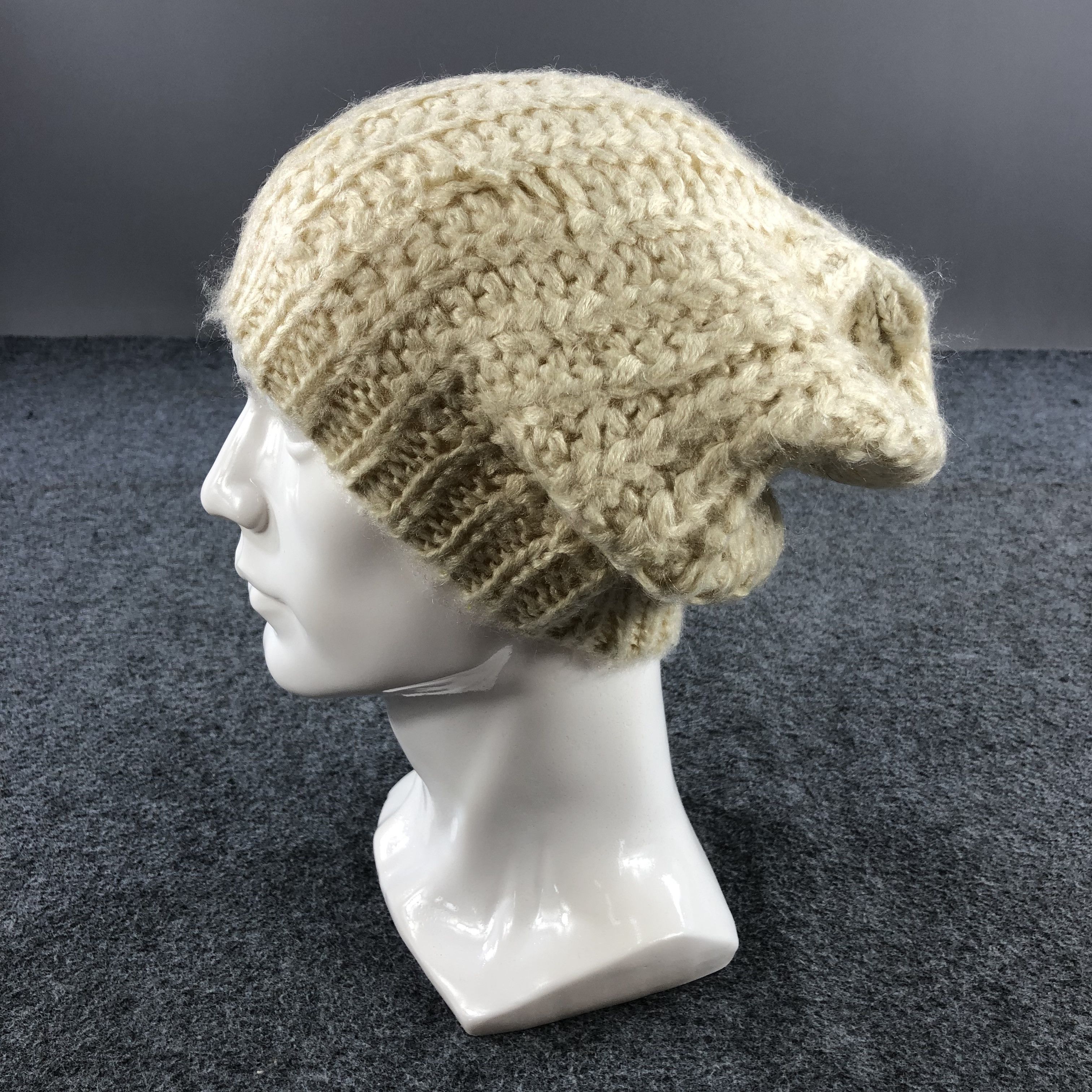Vintage Unknown Knitted Beanie Snowcap Snow Hat B212 Size ONE SIZE - 1 Thumbnail