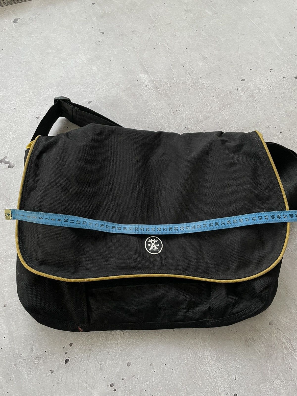 Crumpler × Japanese Brand 🔥HYPE🔥Crumpler Silver Dig Messenger Bag Black XL size Size ONE SIZE - 10 Thumbnail