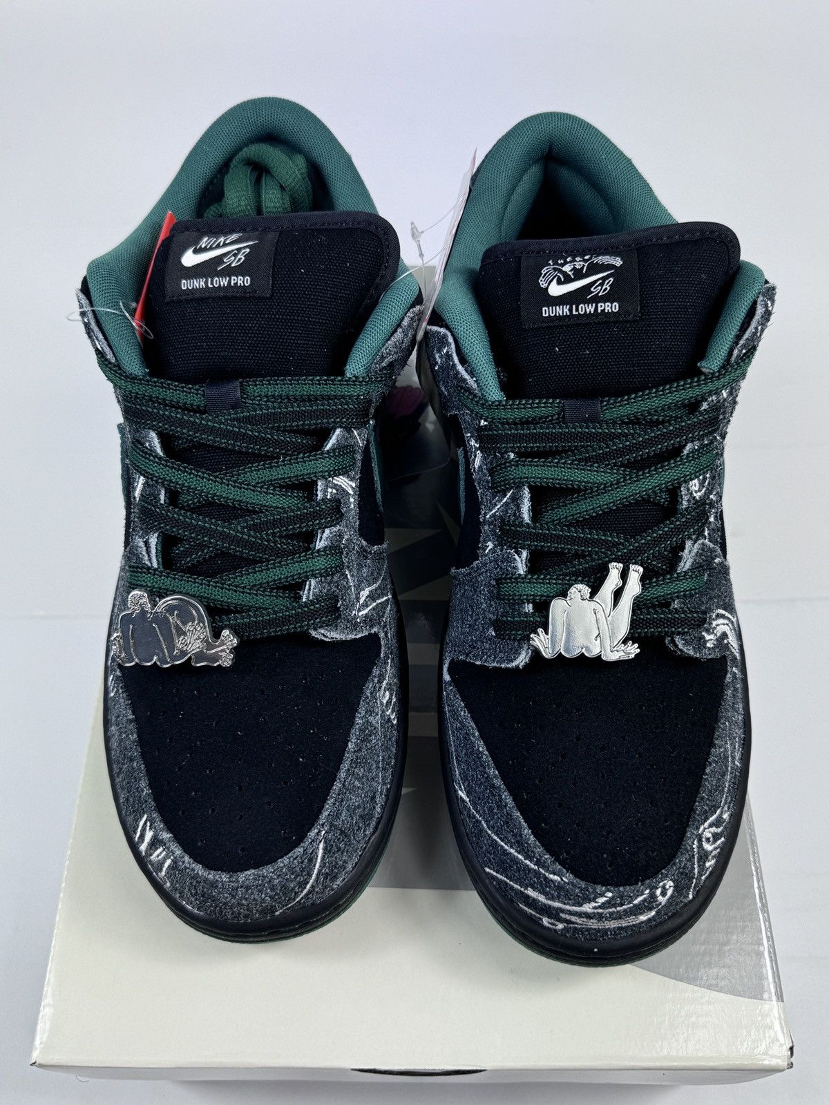 Nike NIKE SB DUNK LOW SNEAKERS Size US 10 / EU 43 - 2 Thumbnail