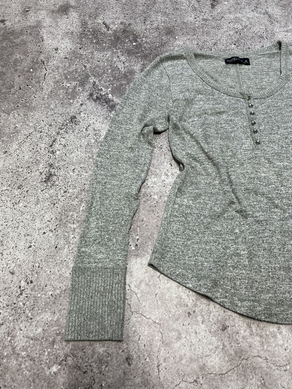 Abercrombie & Fitch y2k abercrombie & fitch 2000’s grey long sleeve henley top Size M / US 6-8 / IT 42-44 - 4 Thumbnail