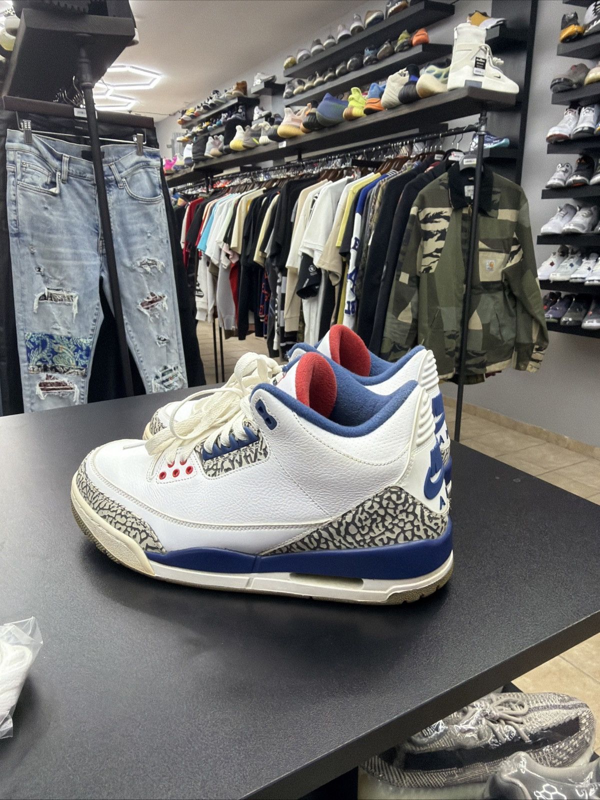 Jordan Brand Nike Air Jordan 3 Retro True Blue White Blue Red 2016 9.5 Size US 10 / EU 43 - 12 Thumbnail