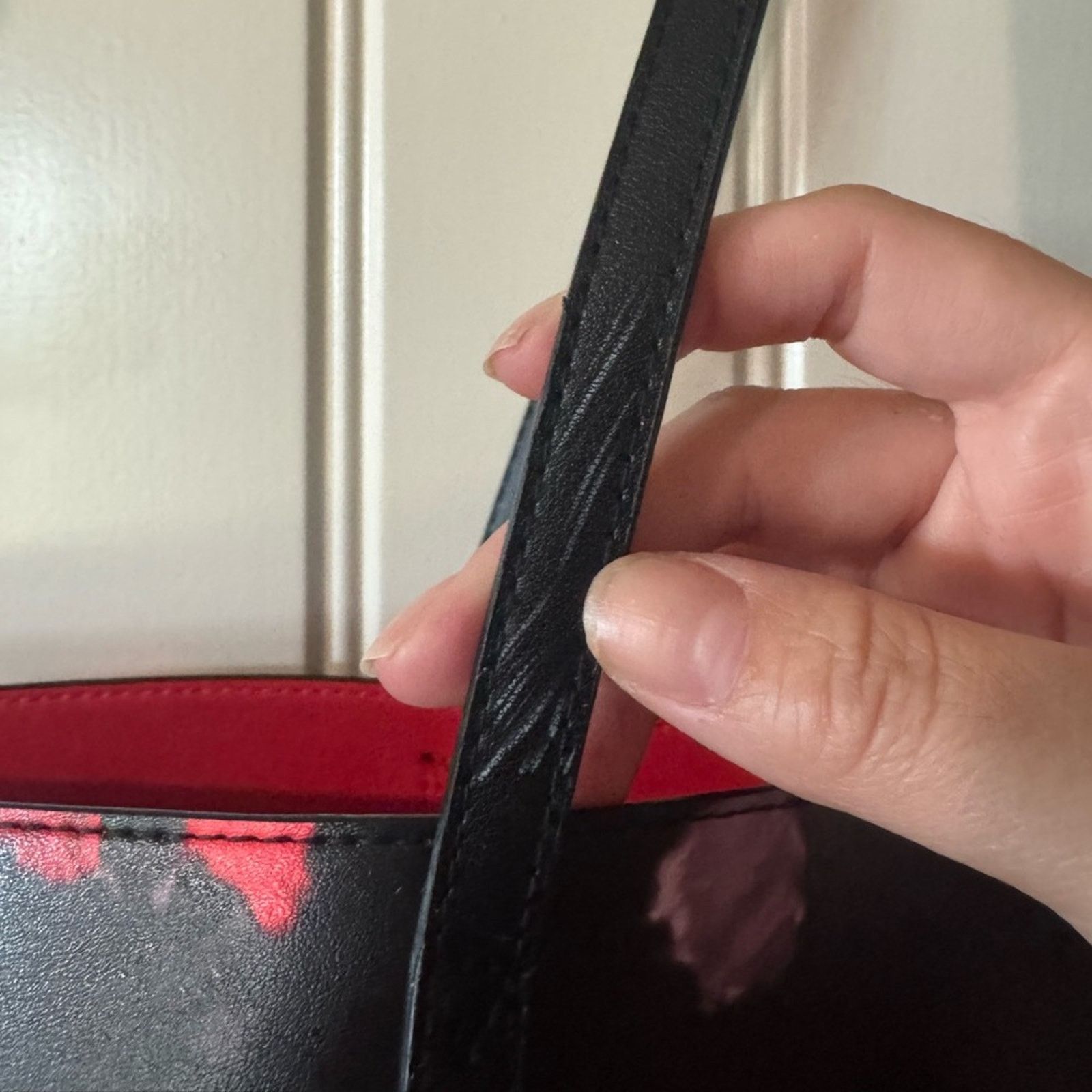Victoria's Secret VICTORIA’S SECRET Black & Red Rose Floral Tote Size ONE SIZE - 9 Thumbnail