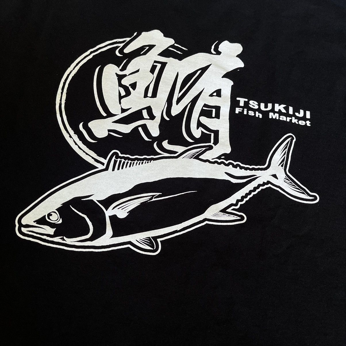 Japanese Brand Vintage 2000s Tsukiji Fish Market Japan Graphic Logo T Shirt Size US L / EU 52-54 / 3 - 3 Thumbnail