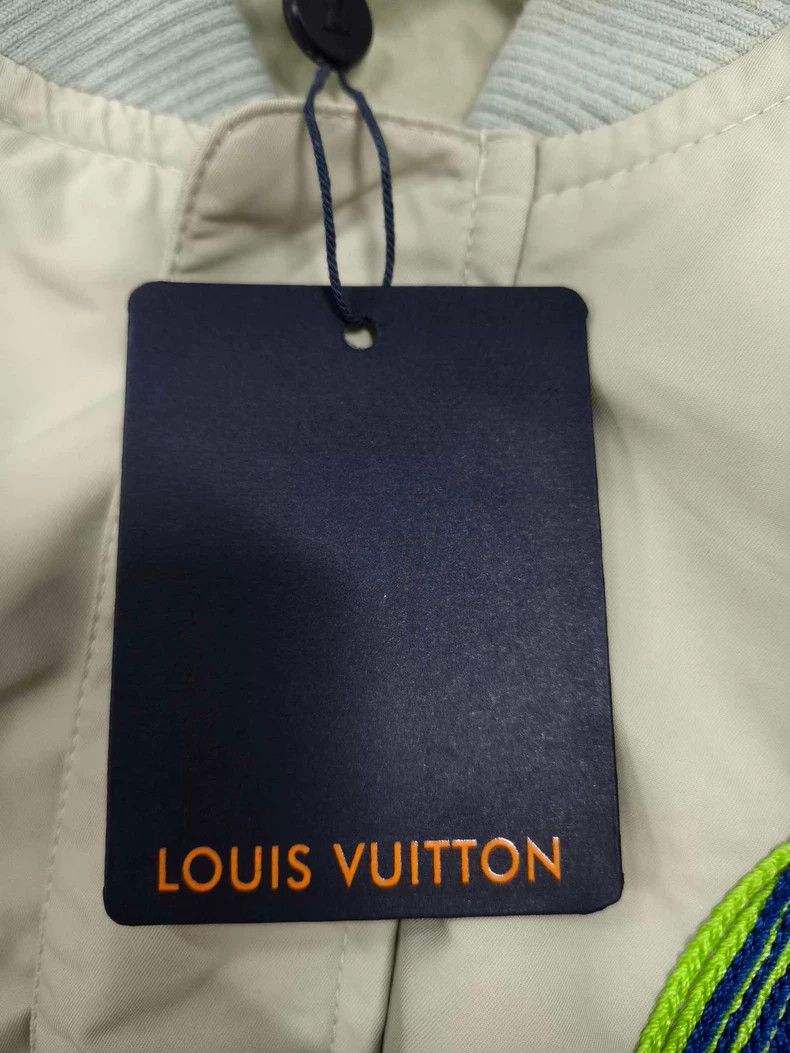 Louis Vuitton Louis Vuitton Light green embroidered logo bomber jacket 25 Size US M / EU 48-50 / 2 - 7 Thumbnail