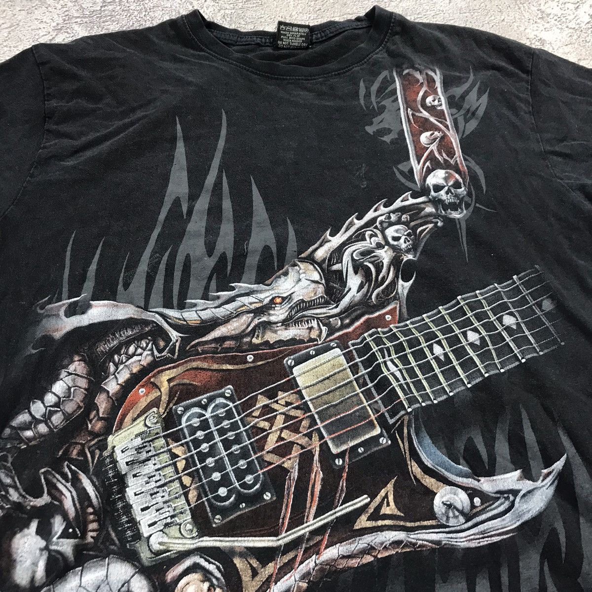 Vintage Vintage 90s Graphic Tee Skeleton Guitar Horror Grunge Dark L Size US L / EU 52-54 / 3 - 2 Thumbnail