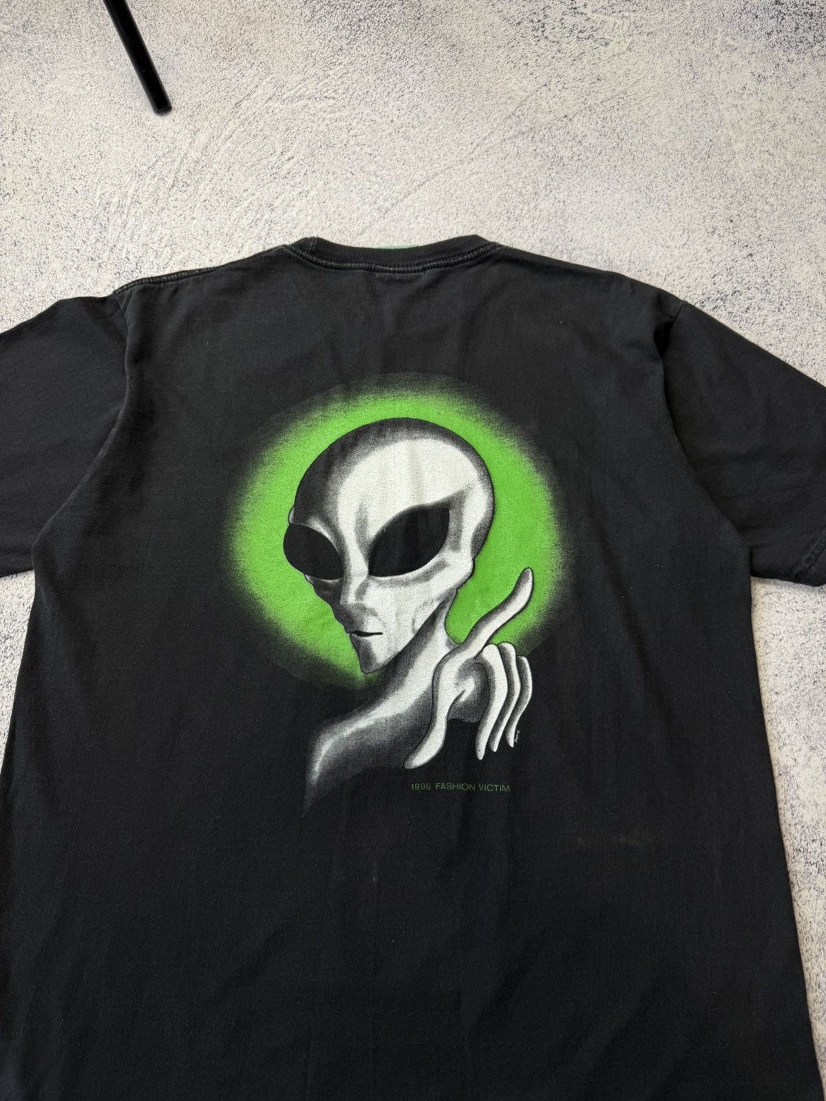 Vintage Vintage ALIEN MOODS 90s FLUORESCENT PRINT SINGLE STITCH TEE Size US L / EU 52-54 / 3 - 21 Thumbnail