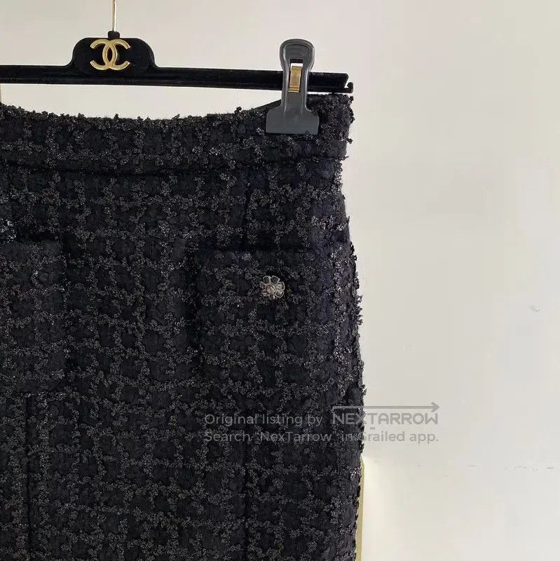 Chanel Chanel Black Wool Midi Skirt . Size 23" - 2 Thumbnail