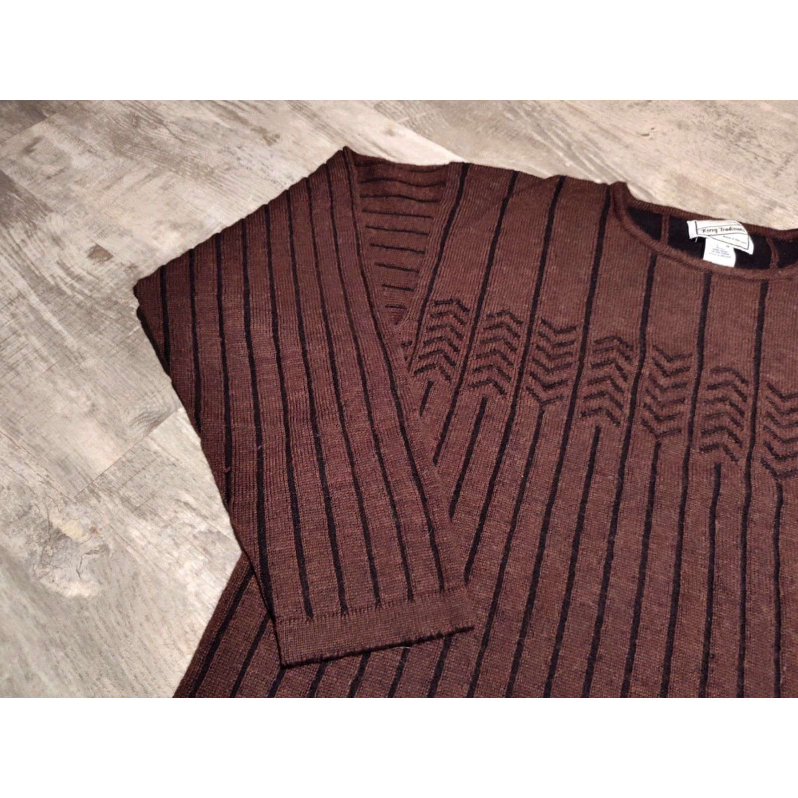 MILLY VINTAGE Kerry Traditions Ireland Mens Sweater Pullover 100% New Wool Brown Crew Neck Casual Winter Fall Spring 80s 90s Size US L / EU 52-54 / 3 - 3 Thumbnail
