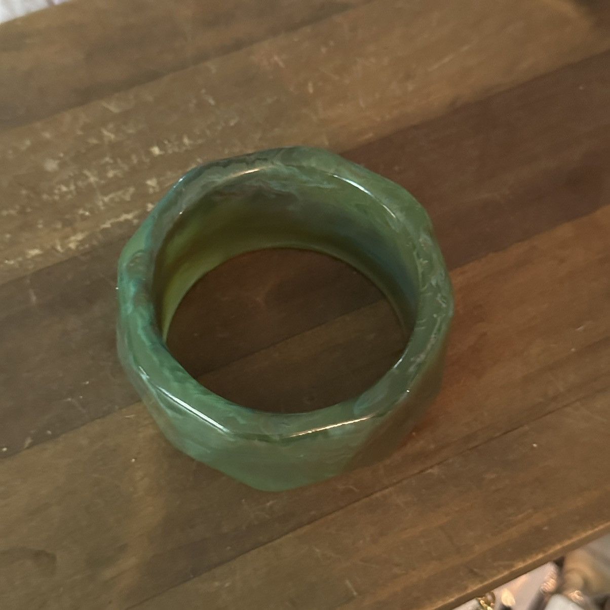 Vintage Vintage chunky faceted green marbled lucite bangle bracelet Size ONE SIZE - 7 Thumbnail