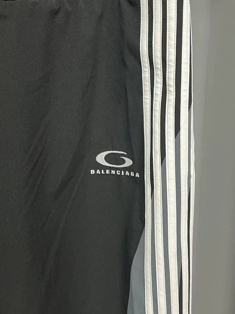 Balenciaga Balenciaga Black and blue paneled sweatpants Size US 26 / EU 42 - 3 Thumbnail