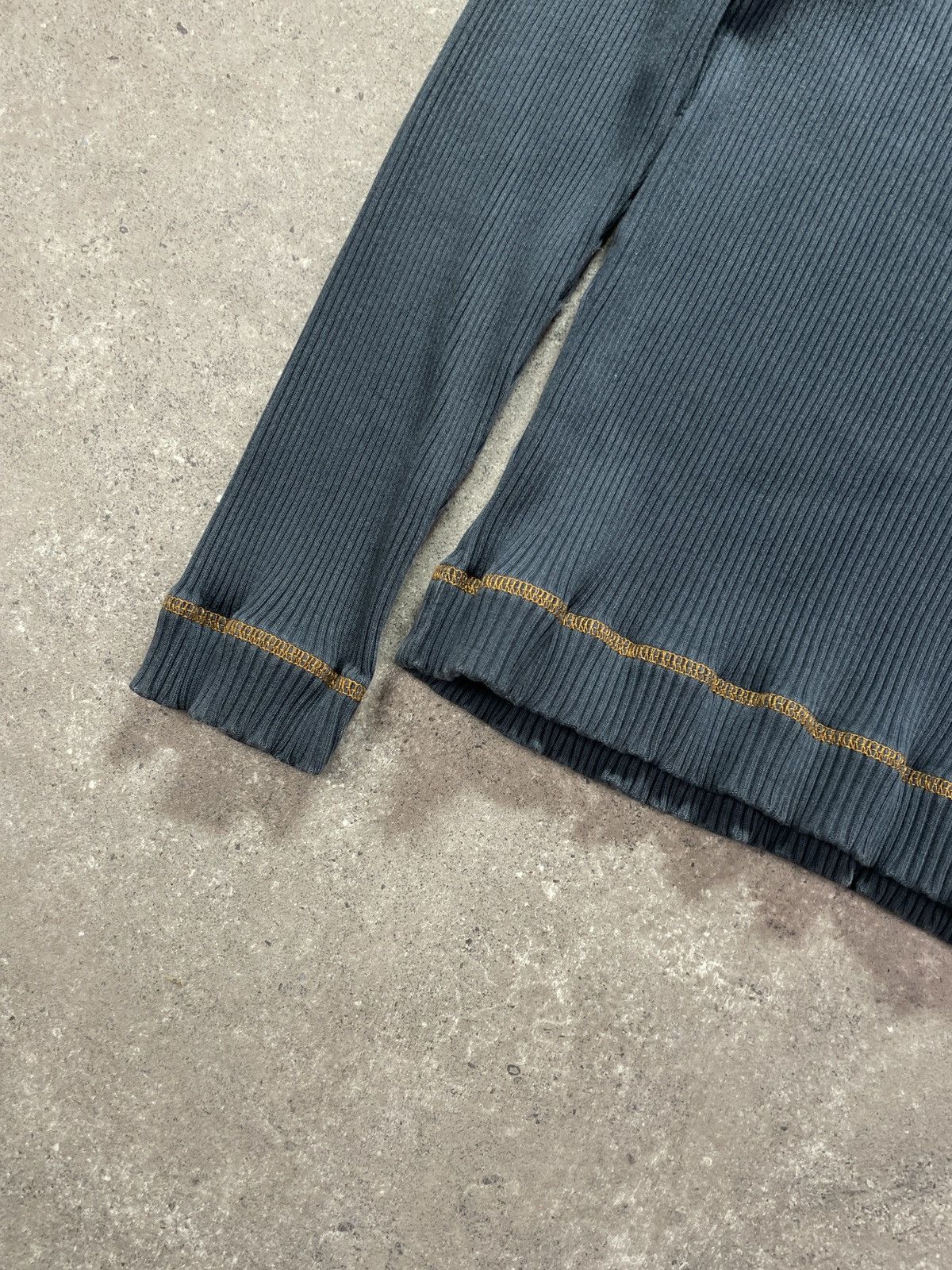 Hugo Boss × Vintage Vintage Y2K Hugo Boss Ribbed Striped Sweater Size L / US 10 / IT 46 - 2 Thumbnail
