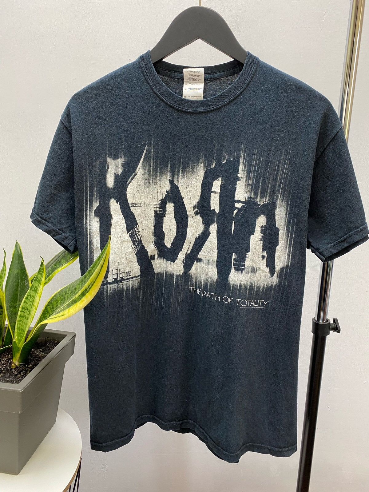 Band Tees × Vintage Korn - 2011 The Path of Totality t-shirt Size US M / EU 48-50 / 2 - 6 Thumbnail