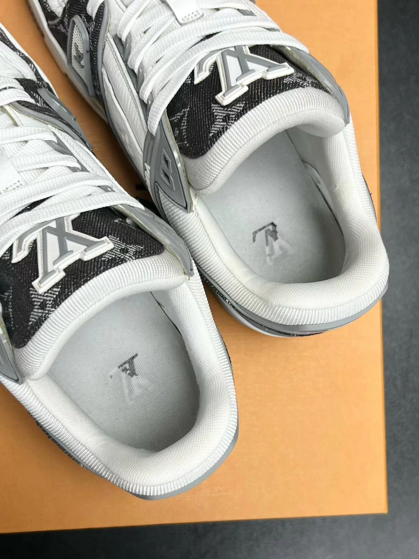 Louis Vuitton LV Trainer Gray White Denim UK6 Size US 7 / EU 40 - 4 Thumbnail