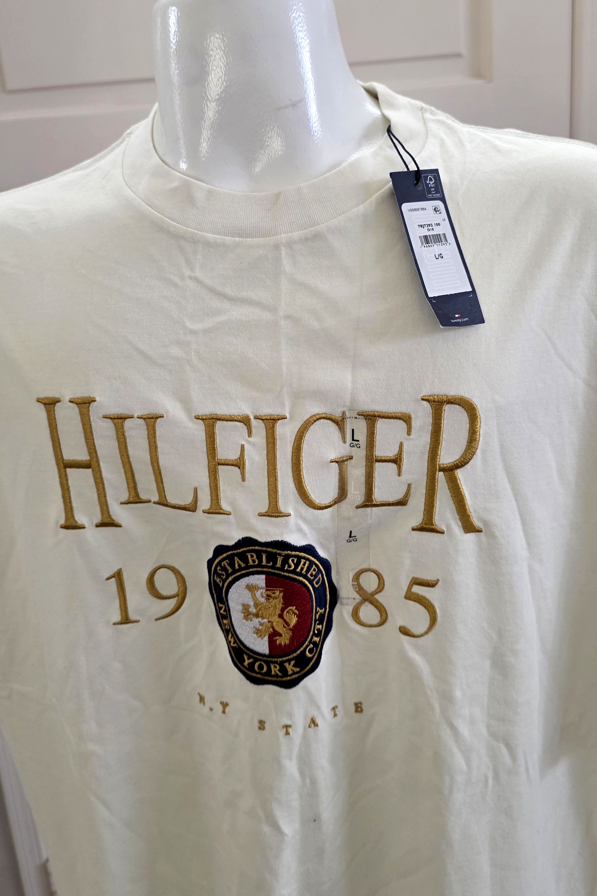 Tommy Hilfiger Tommy Hilfiger Men’s “Flagship” Crest Embroidered T-Shirt Size US L / EU 52-54 / 3 - 2 Thumbnail