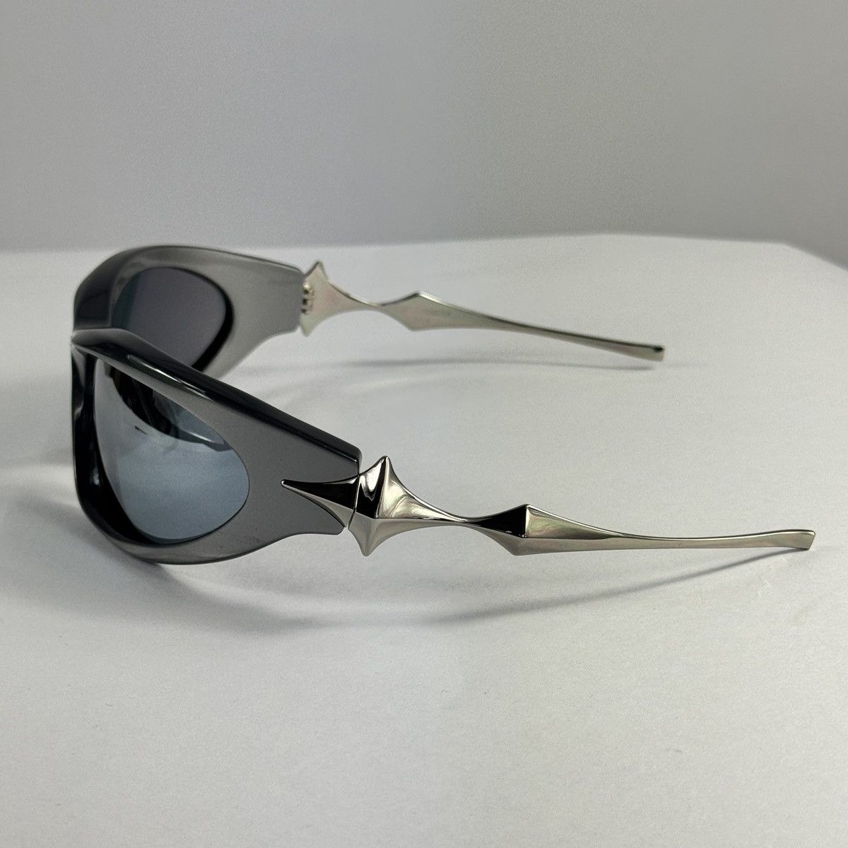 Gentle Monster GENTLE MONSTER YY1 BOLD SUNGLASSES Size ONE SIZE - 4 Thumbnail