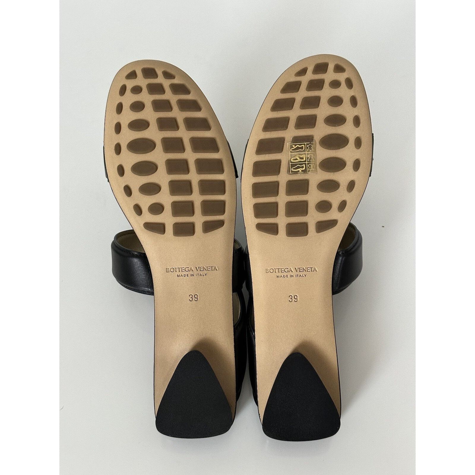 Bottega Veneta Bottega Veneta Calf Leather Sandals Black 9 US 651374 Size US 9 / IT 39 - 13 Thumbnail