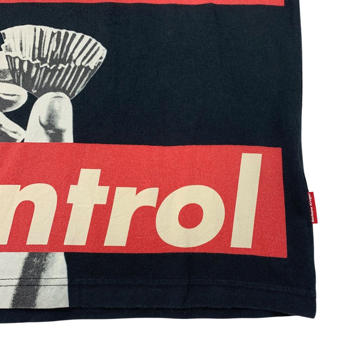 Barbara Kruger × Uniqlo × Vintage Vintage BARBARA KRUGER remote control art tee shirt Size US M / EU 48-50 / 2 - 8 Thumbnail