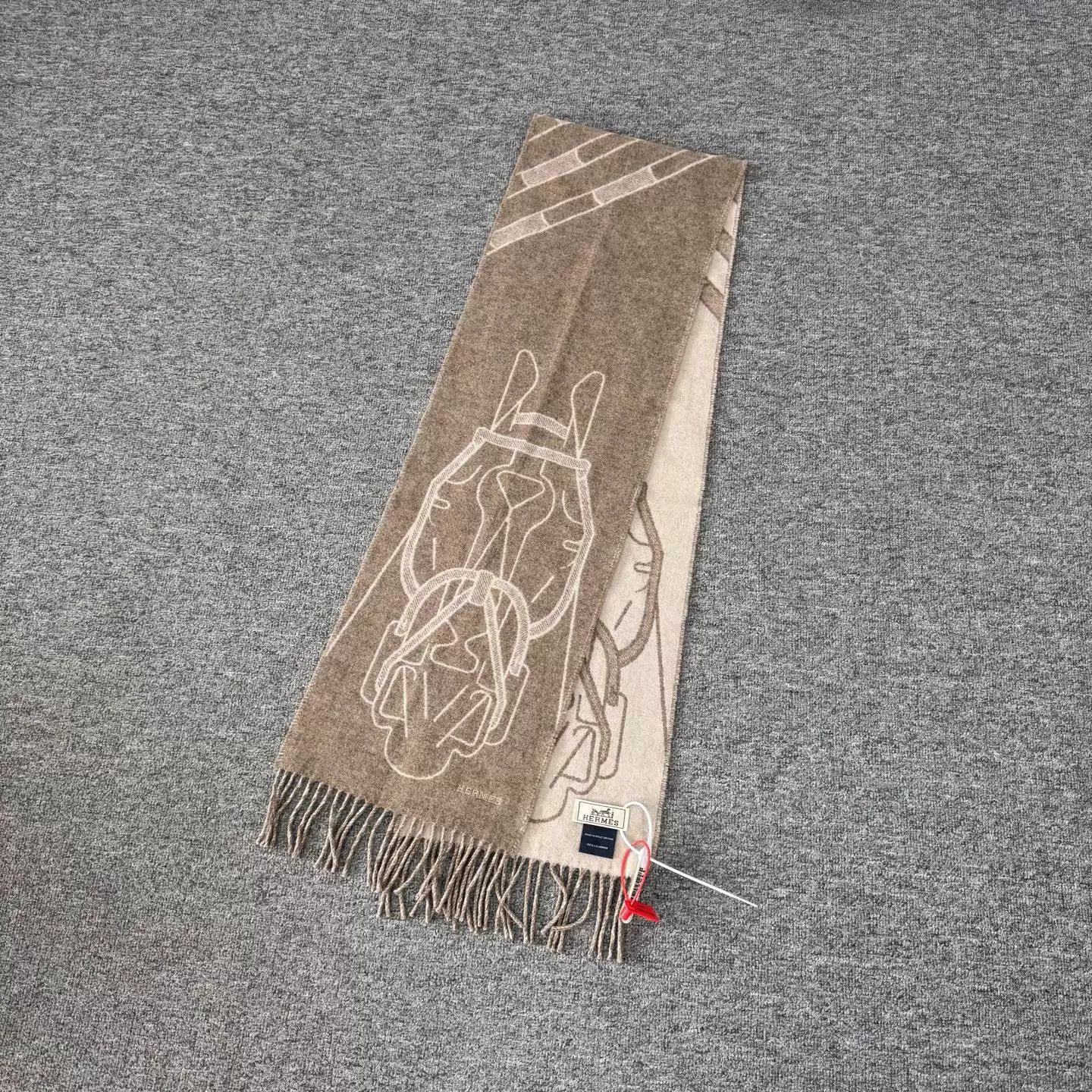 Hermes Hermes light brown horsebit tassel cashmere scarf 99new Size ONE SIZE - 1 Thumbnail