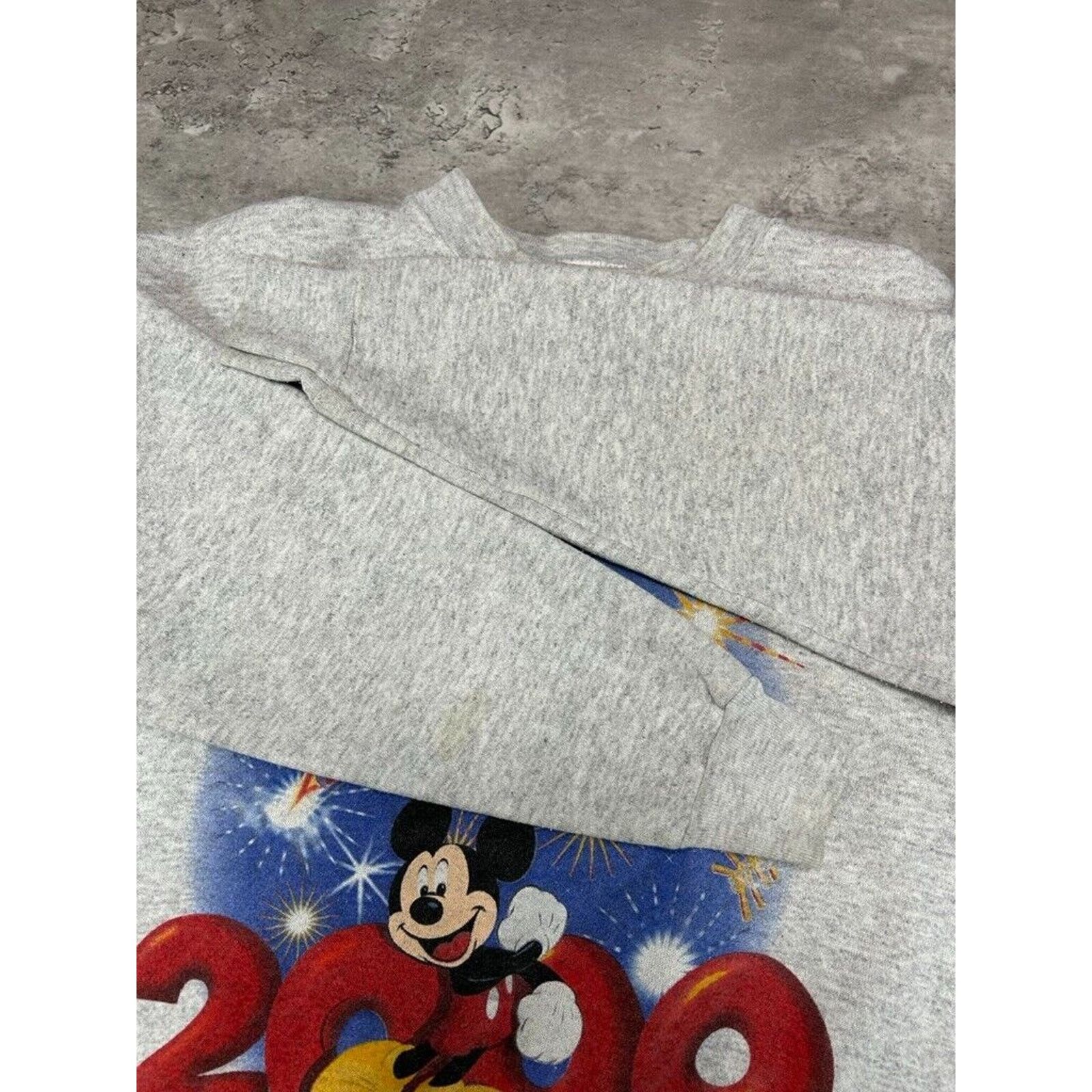 Vintage Vintage 2000 Disney Mickey Mouse Sweatshirt Size Medium Gray Size US M / EU 48-50 / 2 - 7 Thumbnail