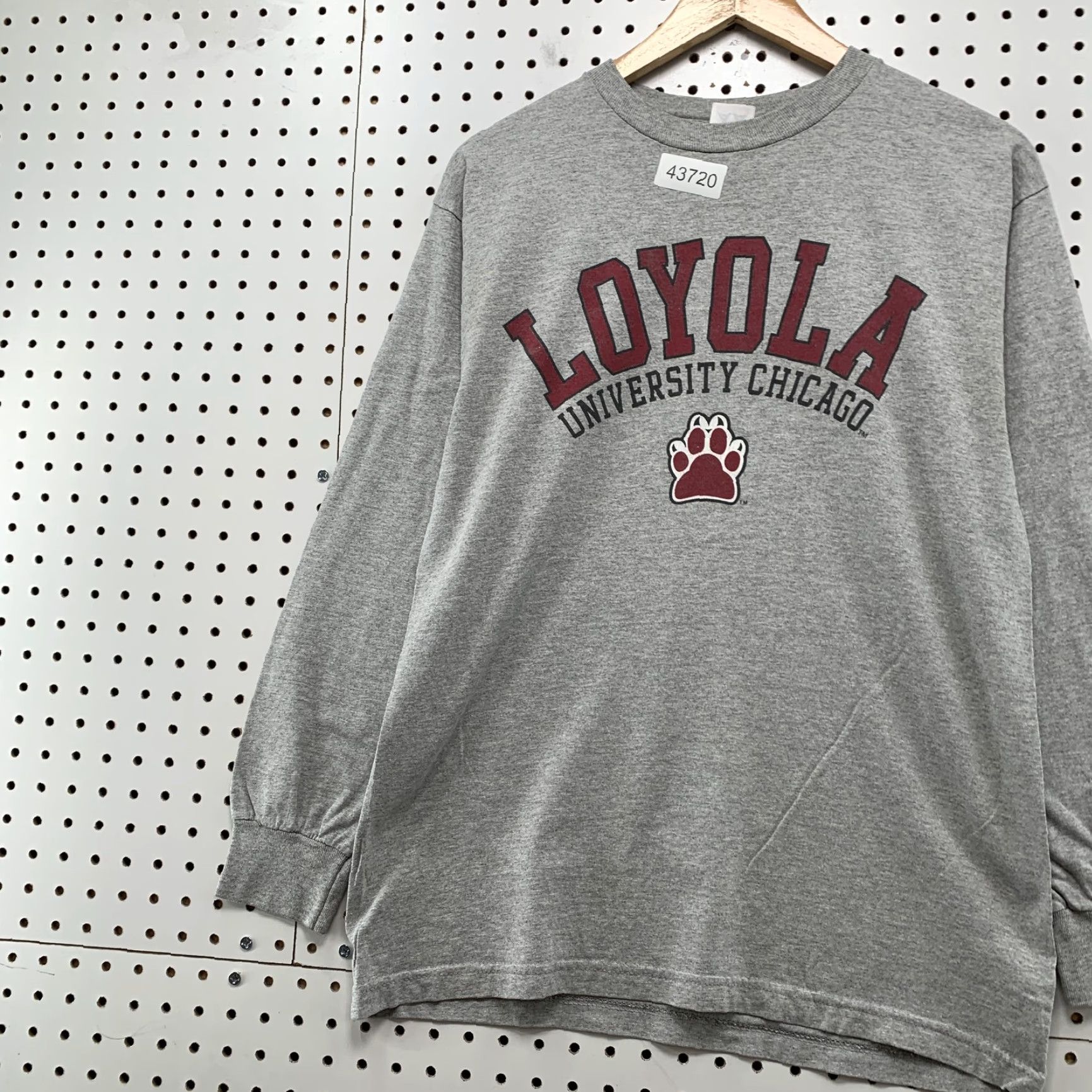 Vintage Loyola University Chicago Shirt Mens Medium Gray Long Sleeve M Shirt Mens Gray Loyola University Chicago M Size US M / EU 48-50 / 2 - 2 Thumbnail