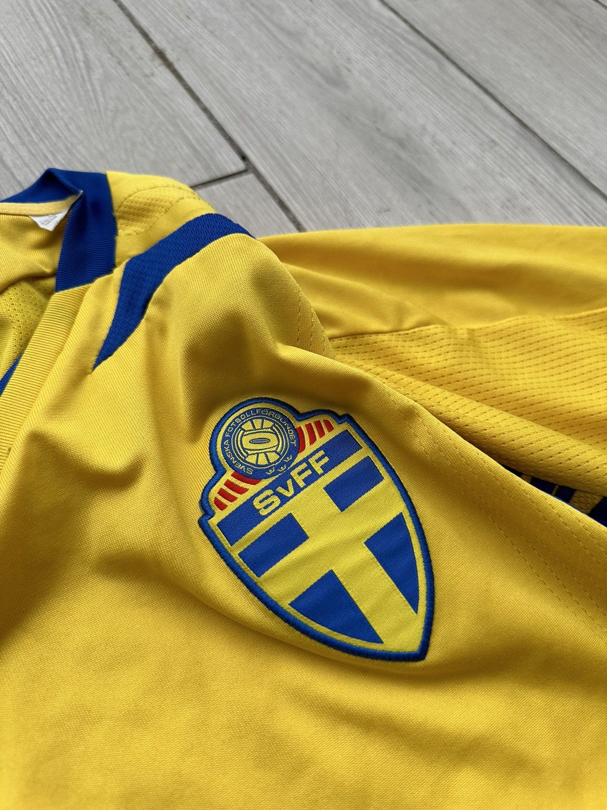 Umbro SWEDEN SVERIGE 2009 SIZE M UMBRO FOOTBALL SHIRT Size US M / EU 48-50 / 2 - 8 Thumbnail