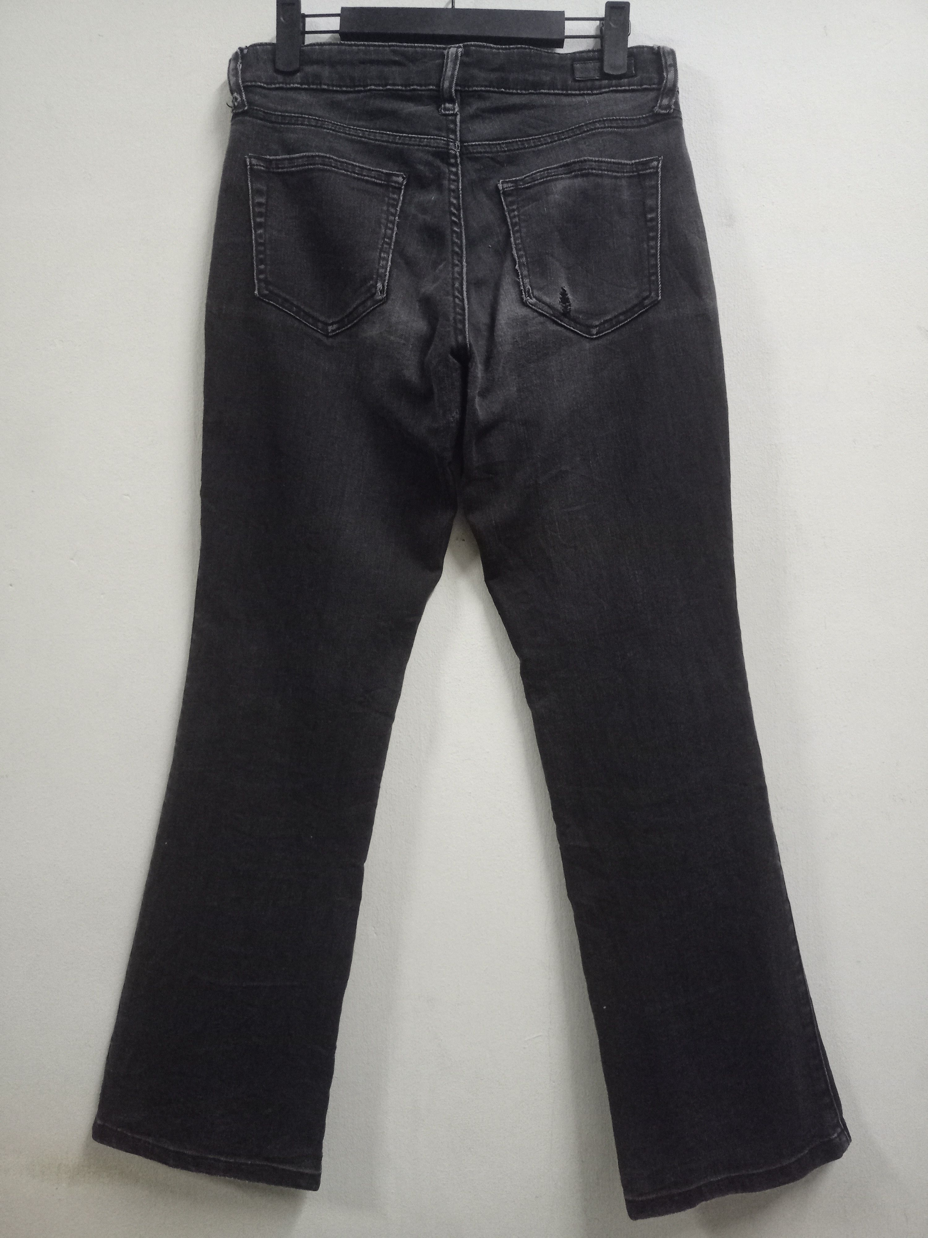Japanese Brand × Uniqlo Vintage Uniqlo Paint Splatter Flares Style High Rise Denim Size US 28 / EU 44 - 2 Thumbnail
