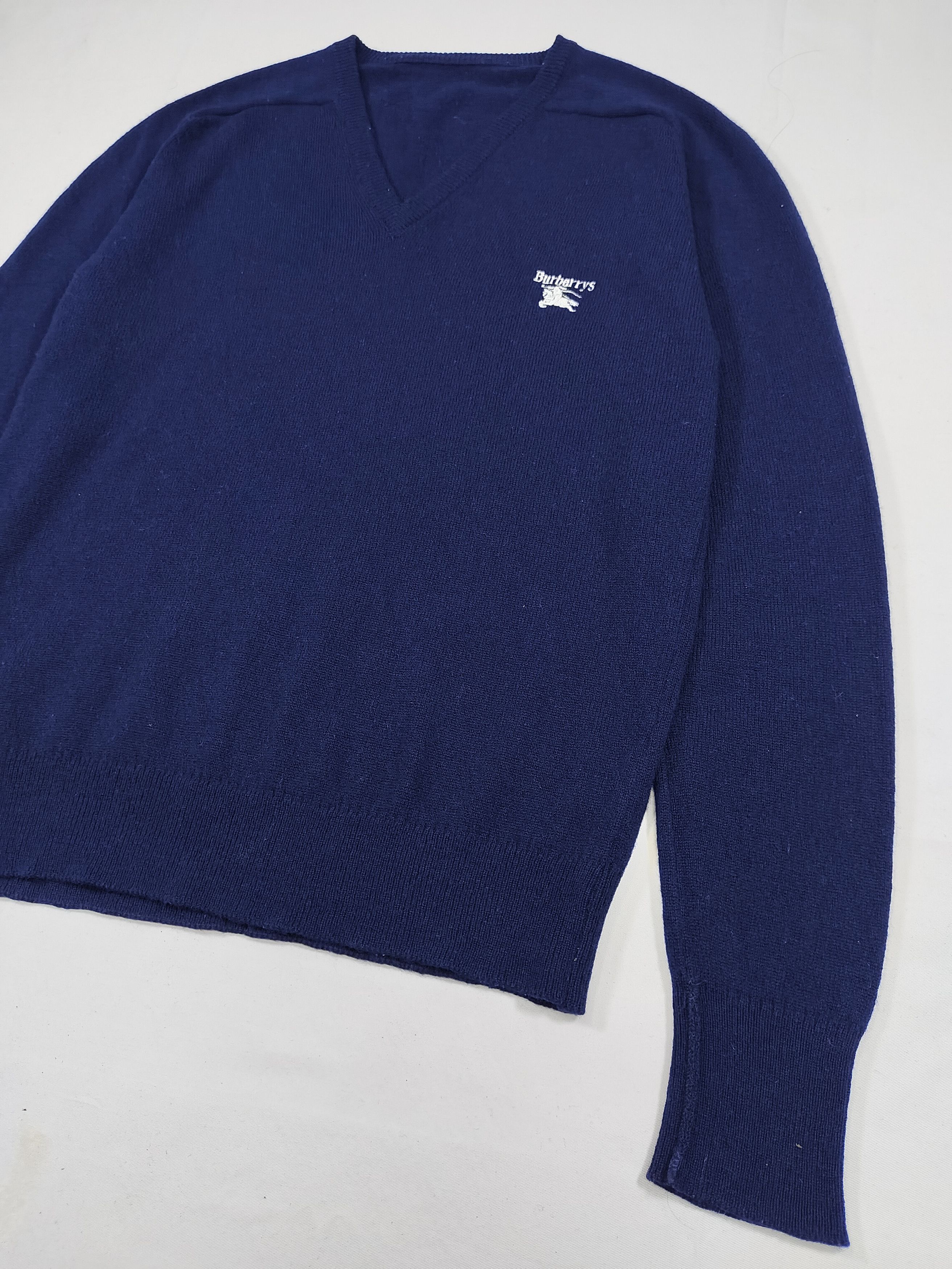 Burberry 90s Burberrys- Archive Embroidered Logo VNeck Lambswool Knit Size US M / EU 48-50 / 2 - 3 Thumbnail