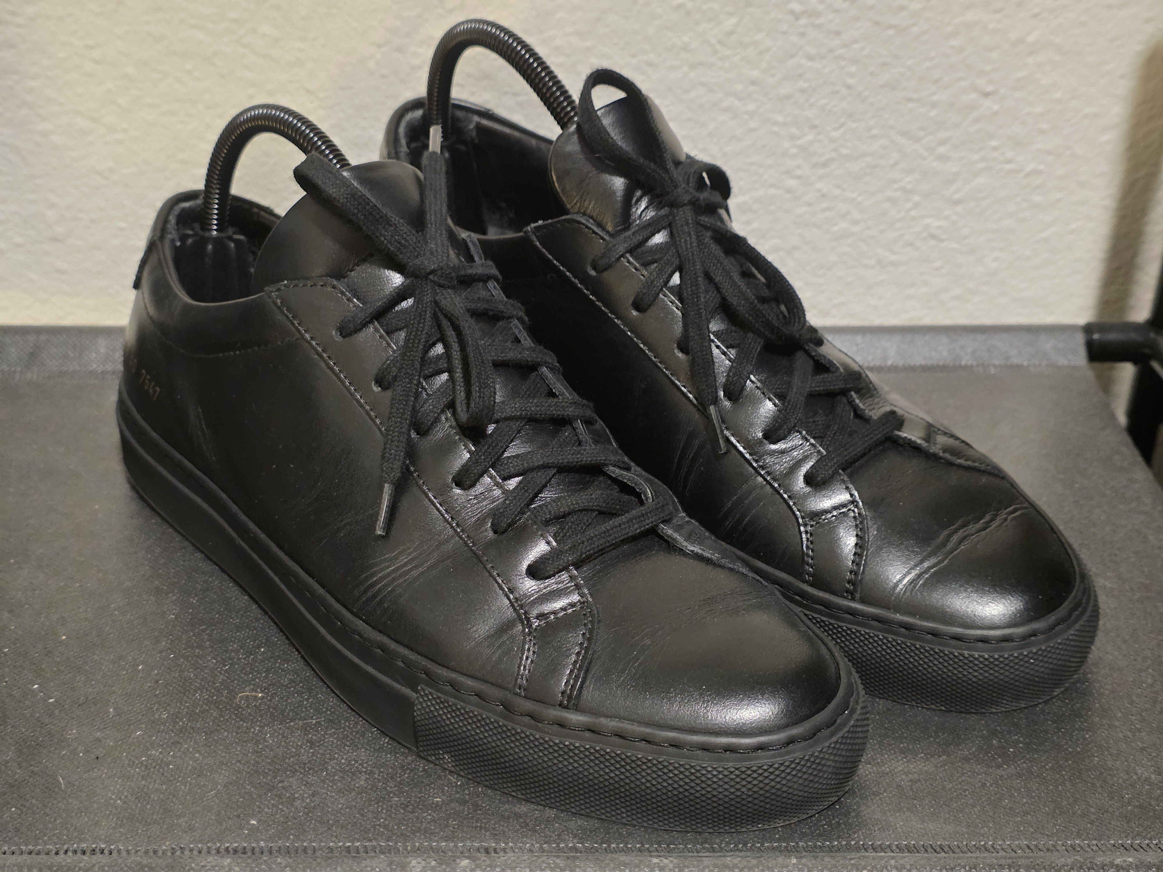 Common Projects Achilles Low Size US 7 / EU 40 - 1 Thumbnail